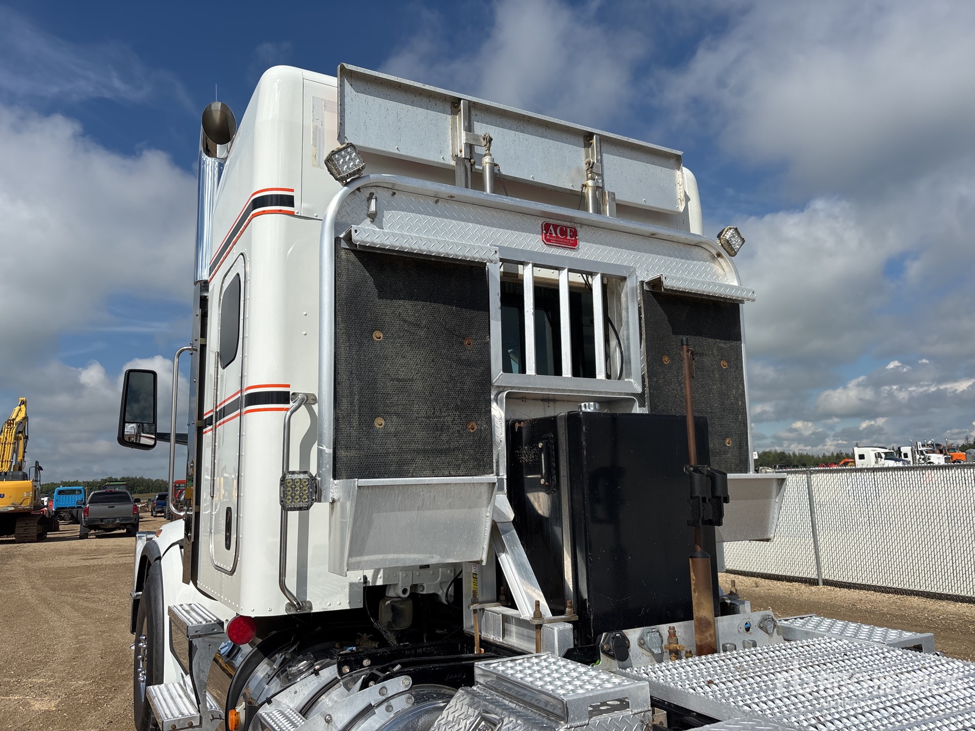 2023 Peterbilt 567