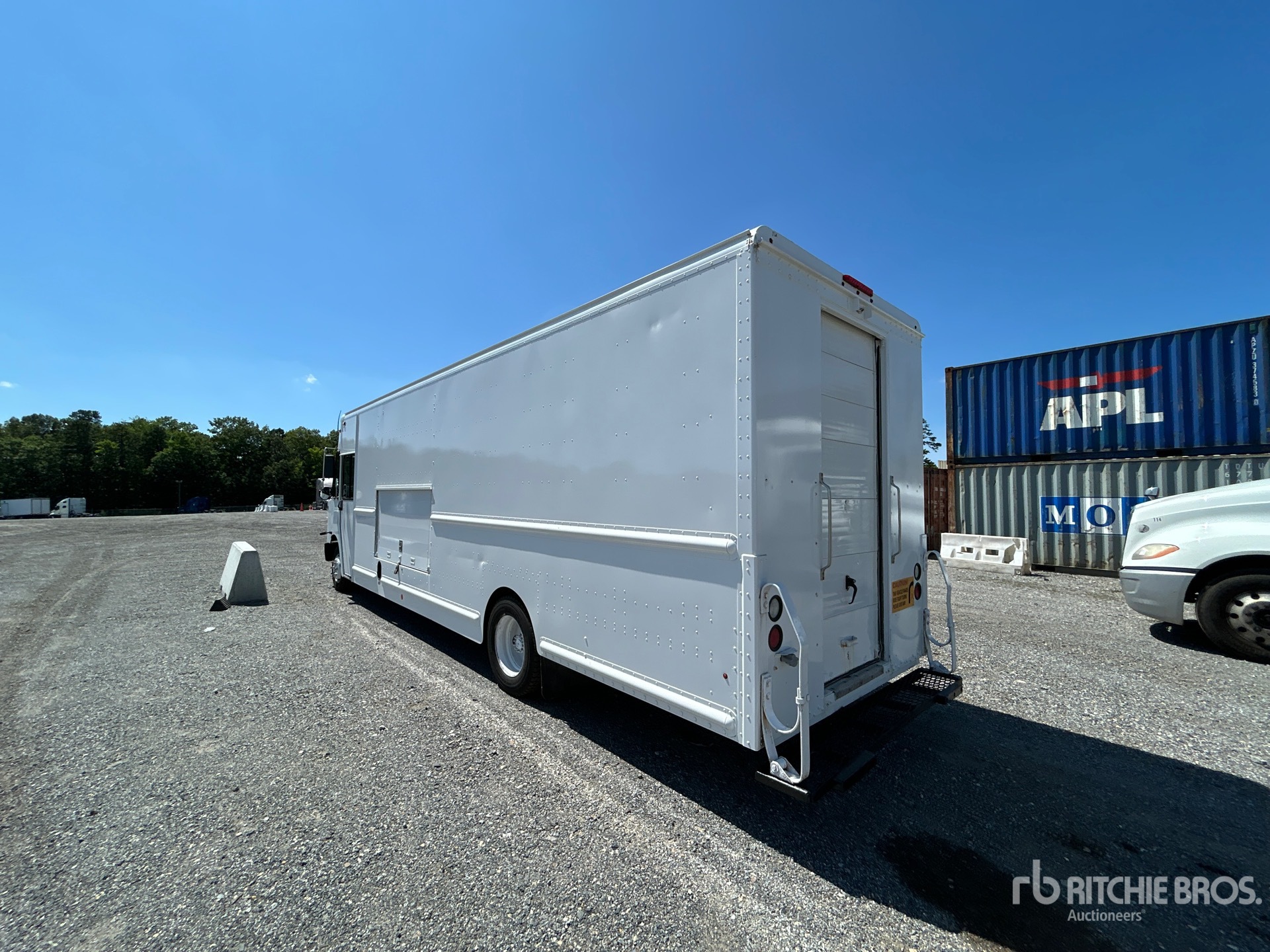 General Appearance with Bild, Ecke hinten links