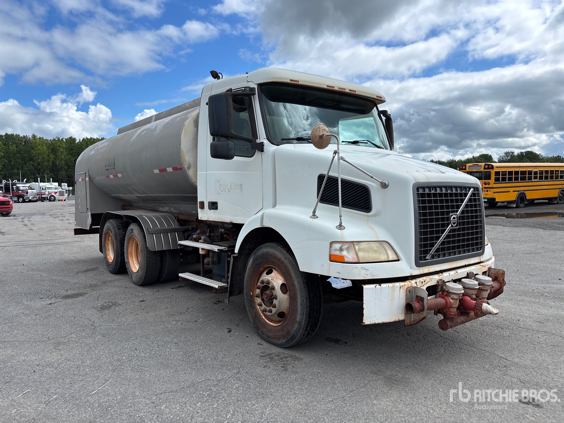 2004 Volvo VNM