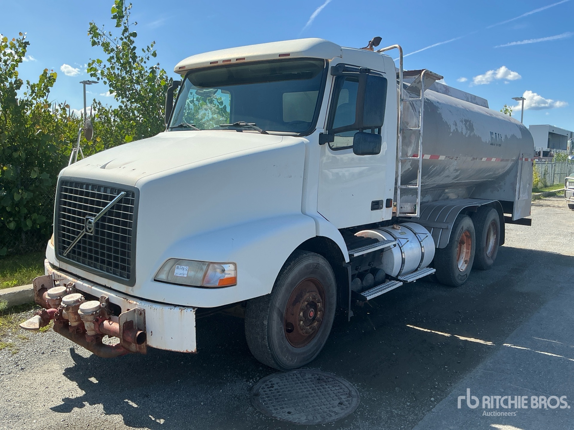 2004 Volvo VNM