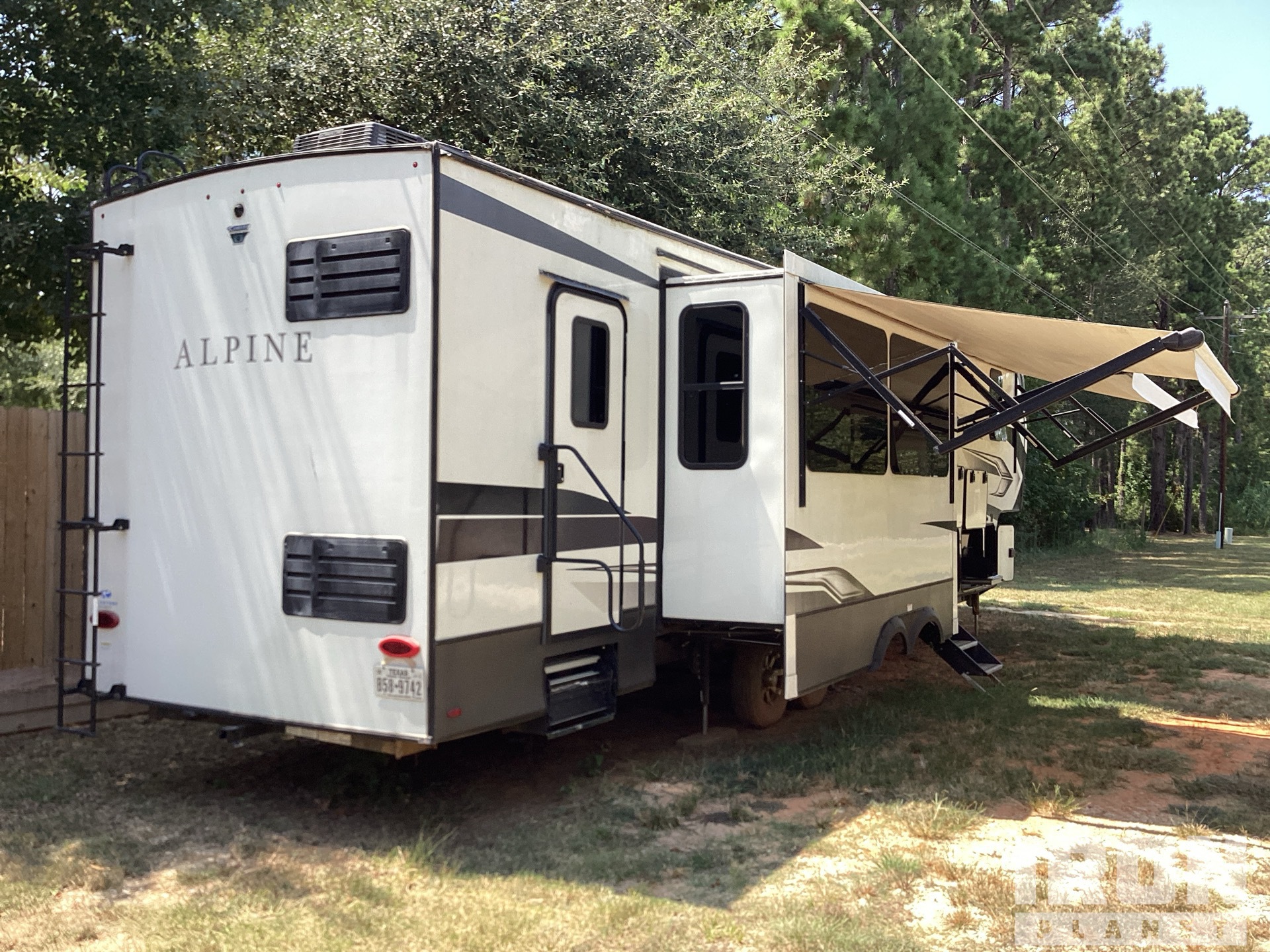 General Appearance with Picture, Right Rear Corner