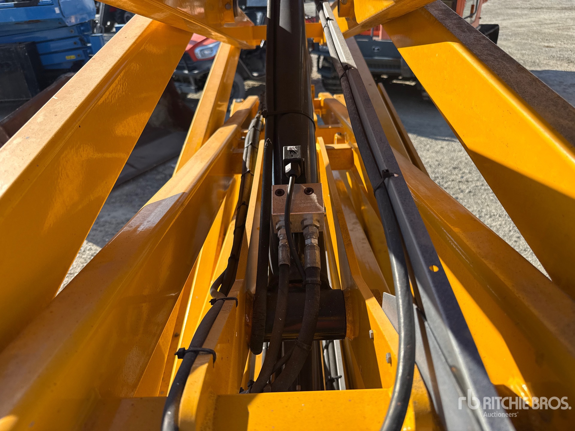 2015 Haulotte COMPACT12