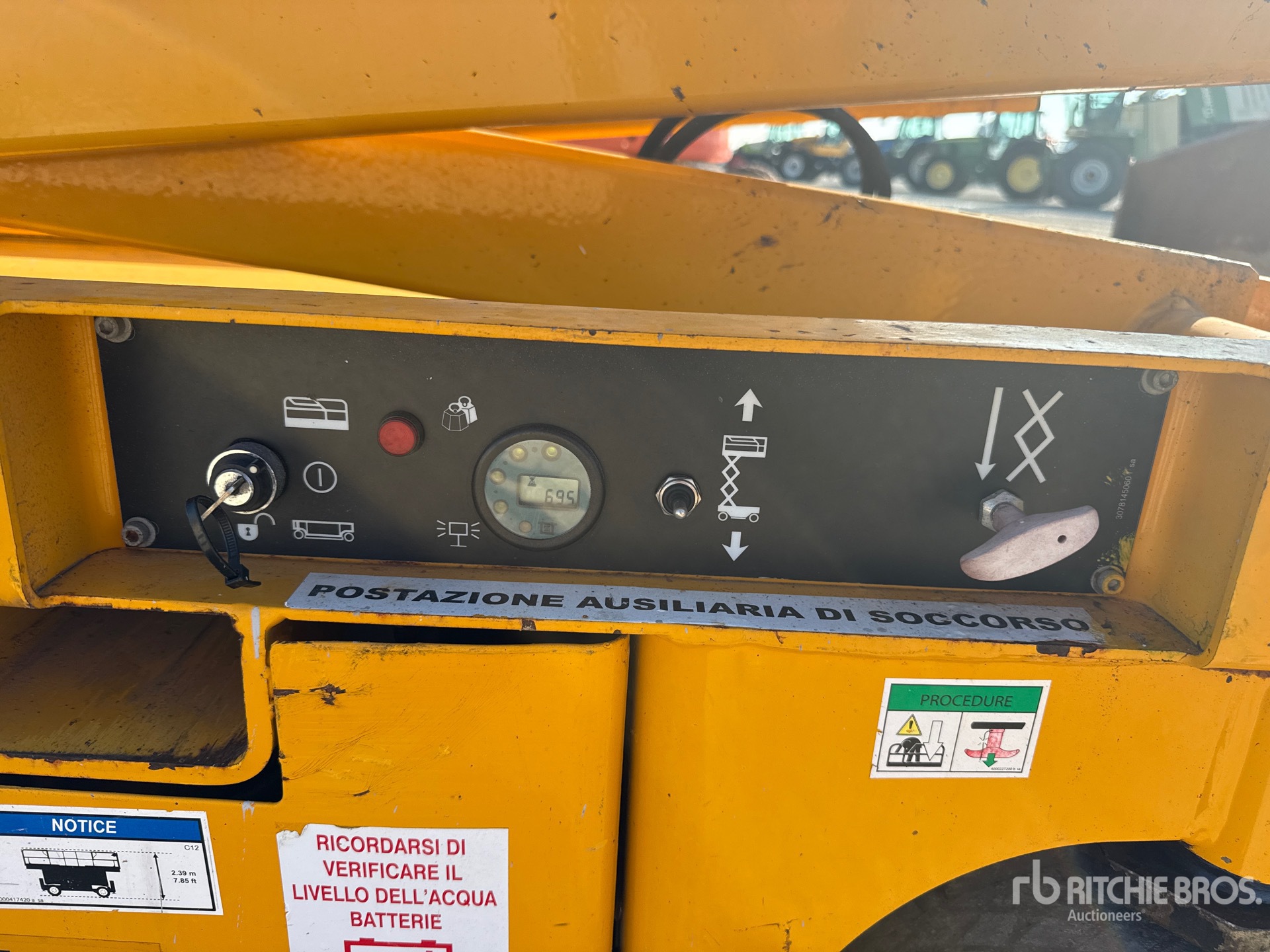 2015 Haulotte COMPACT12
