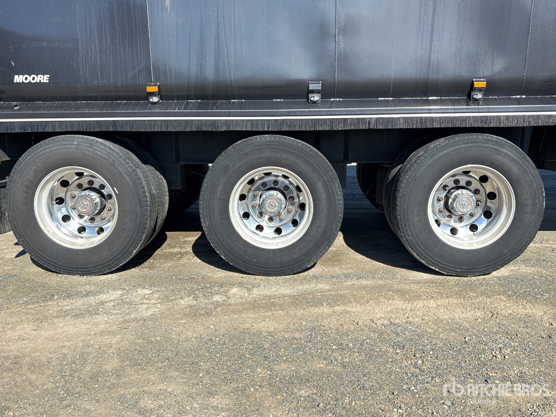 2021 Moore 9.9 M TRI/A STEP DECK