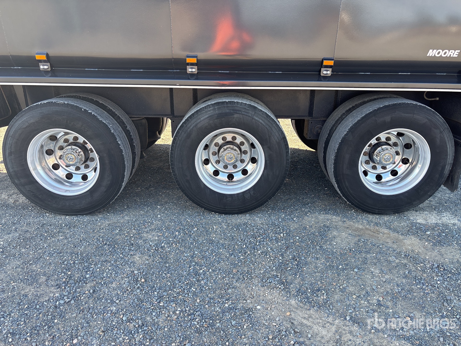 2021 Moore 9.8 m Tri/A Step Deck