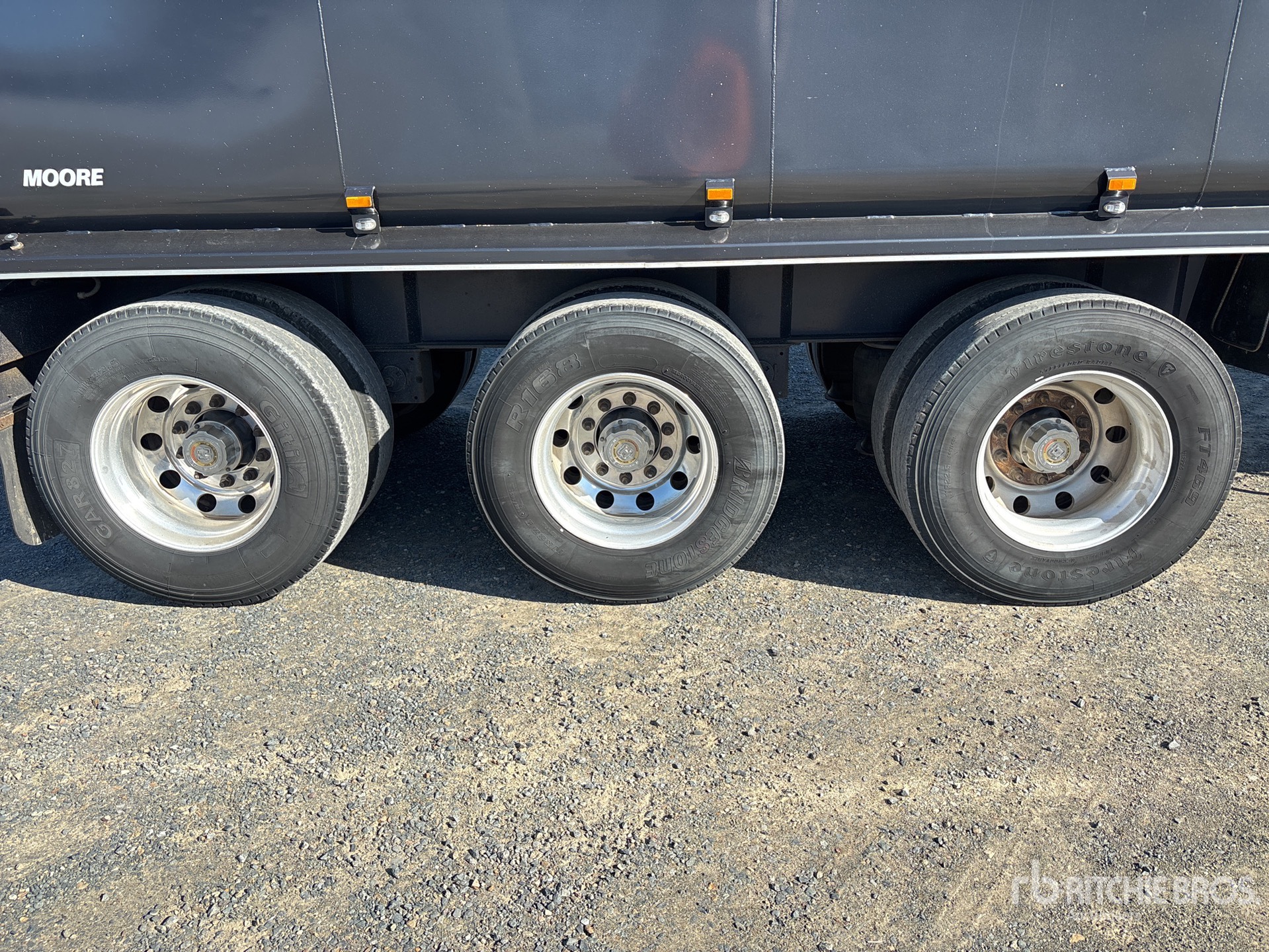 2021 Moore 9.8 m Tri/A Step Deck