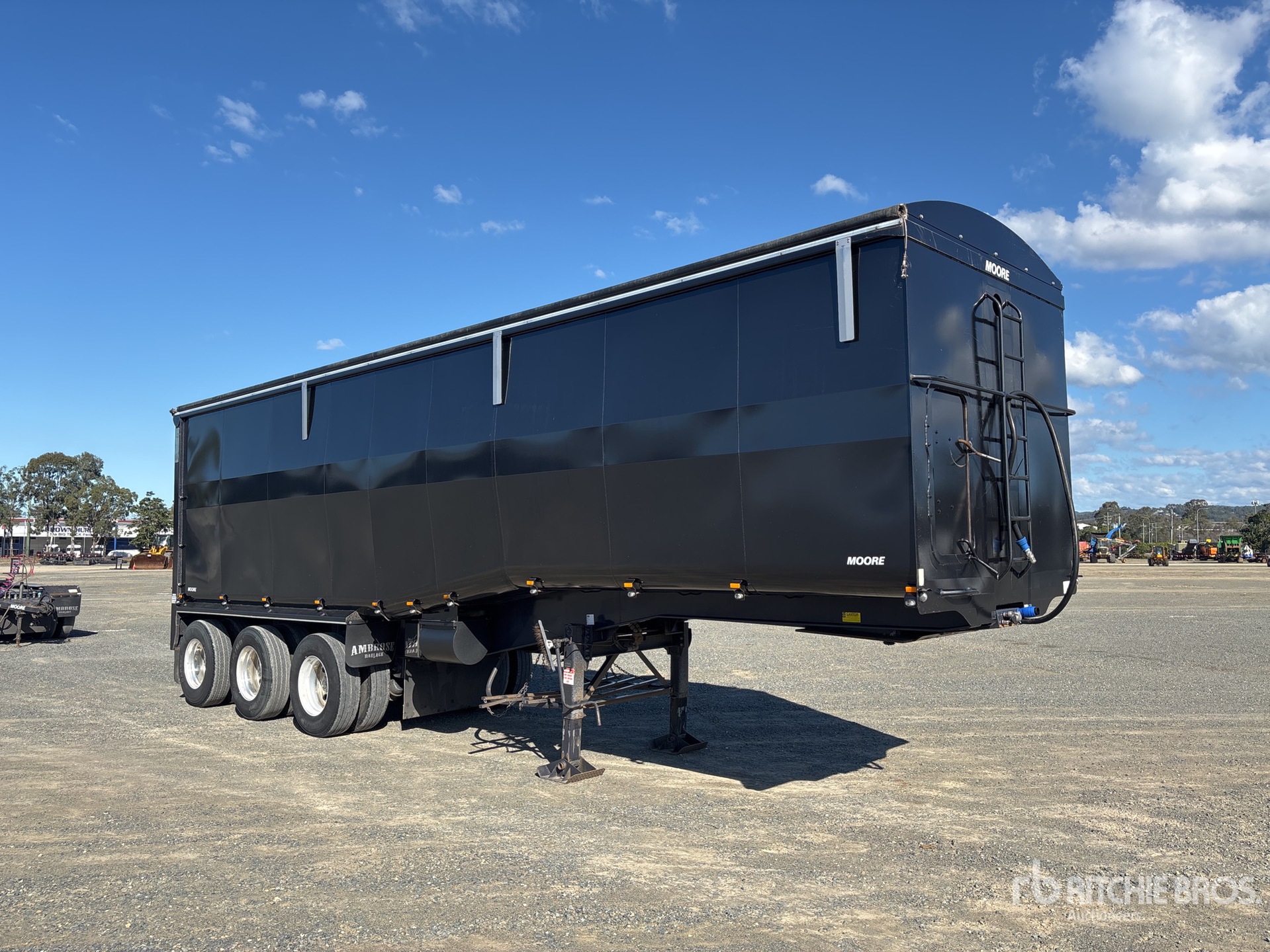 2021 Moore 9.8 m Tri/A Step Deck
