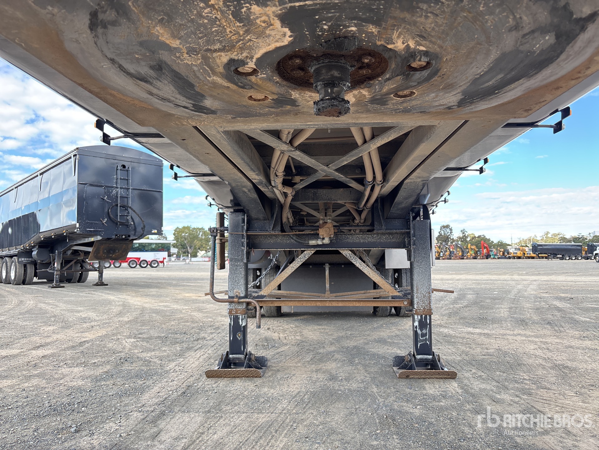 2022 Moore 9.9 M TRI/A STEP DECK