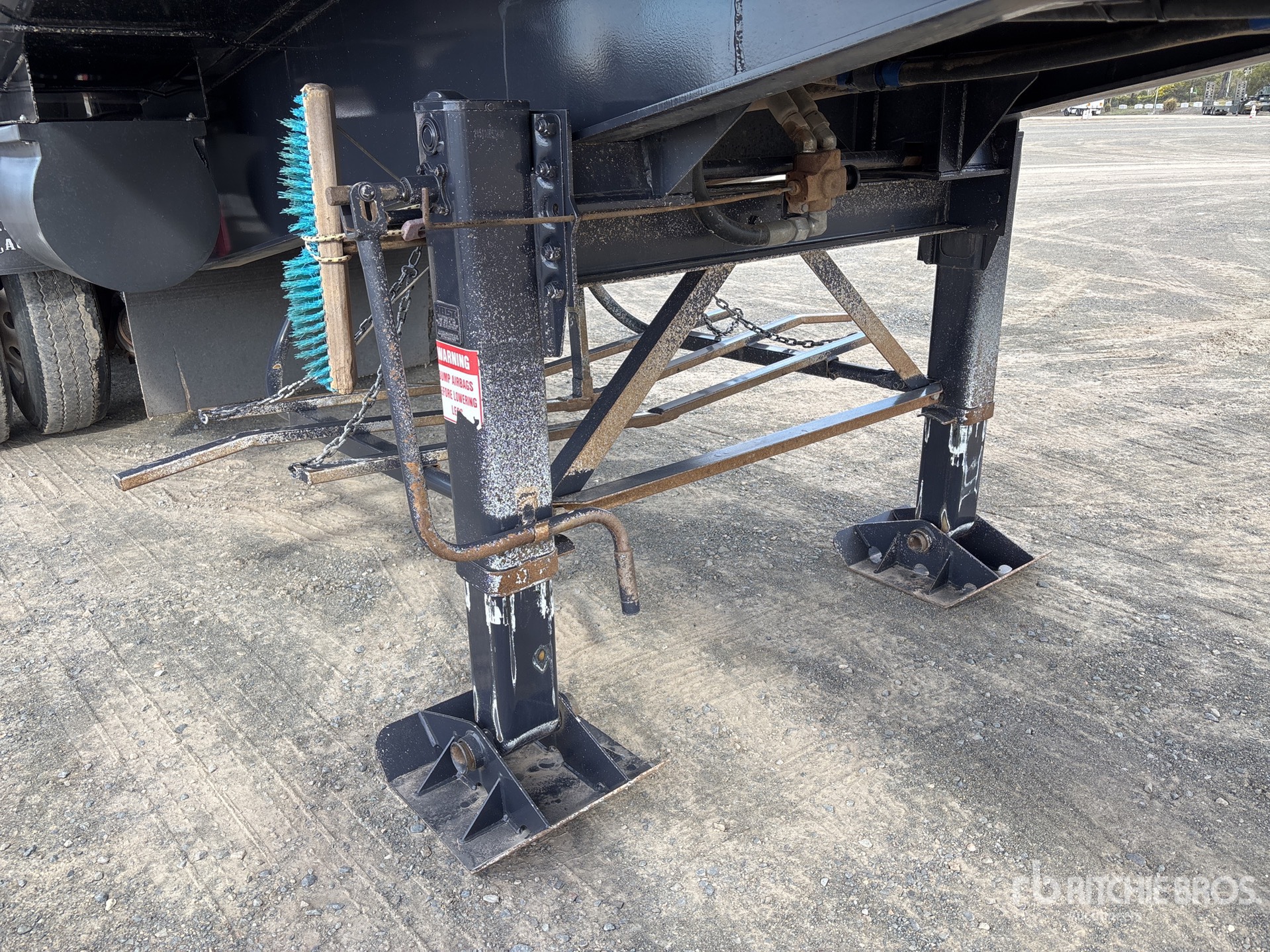 2022 Moore 9.9 M TRI/A STEP DECK