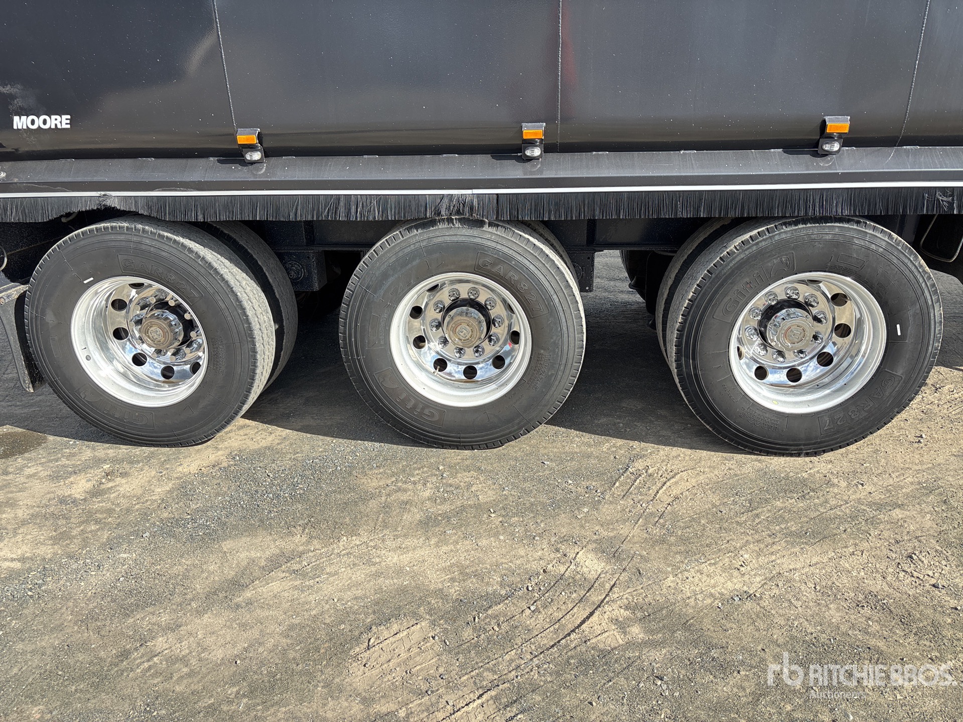 2022 Moore 9.9 M TRI/A STEP DECK