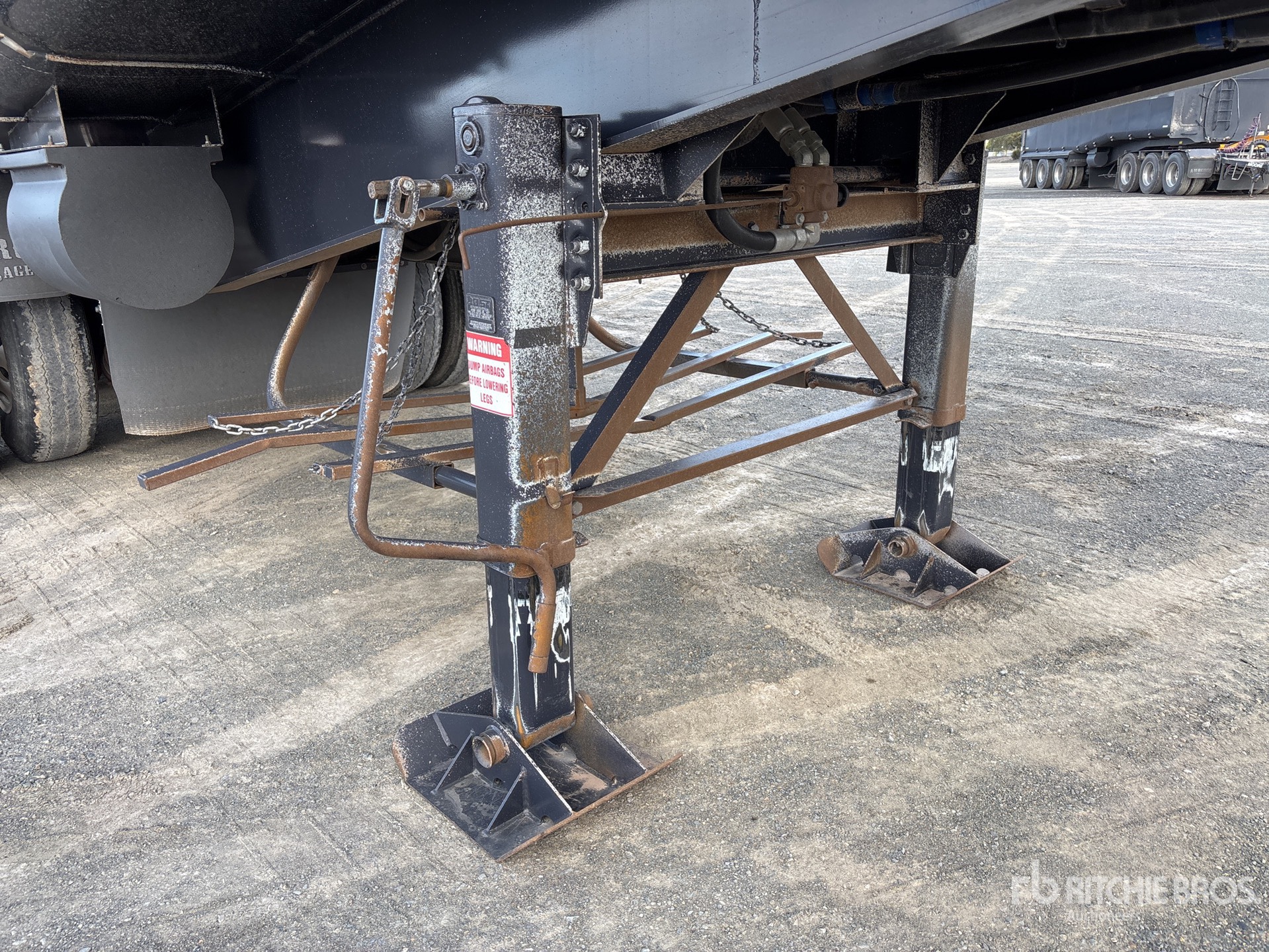 2022 Moore 9.9 M TRI/A STEP DECK
