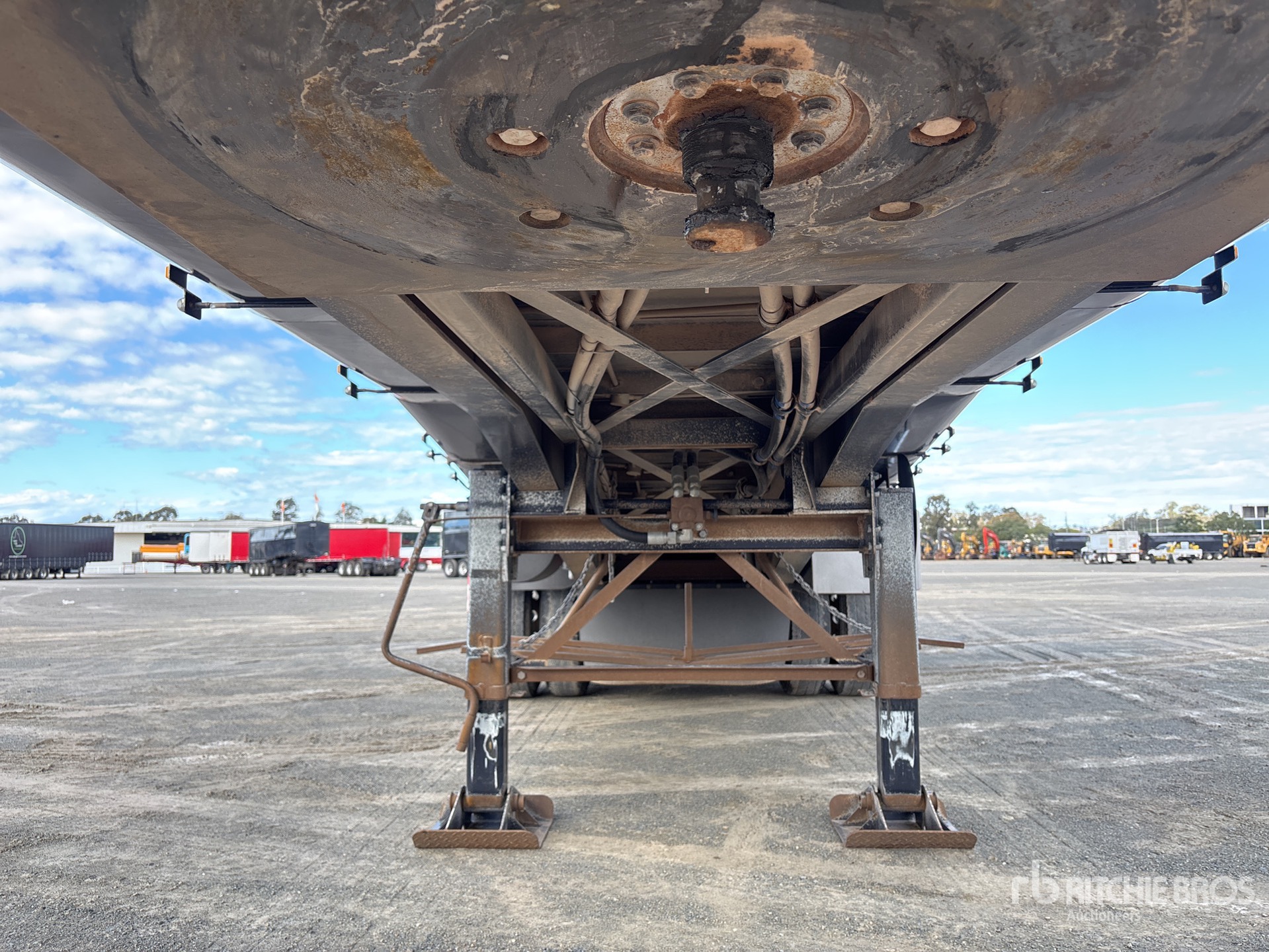 2022 Moore 9.9 M TRI/A STEP DECK