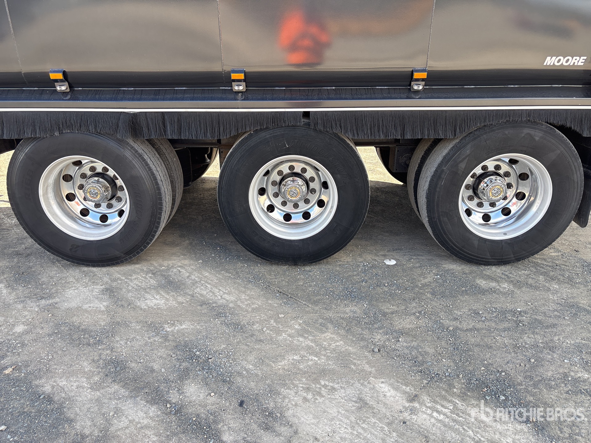 2022 Moore 9.9 M TRI/A STEP DECK