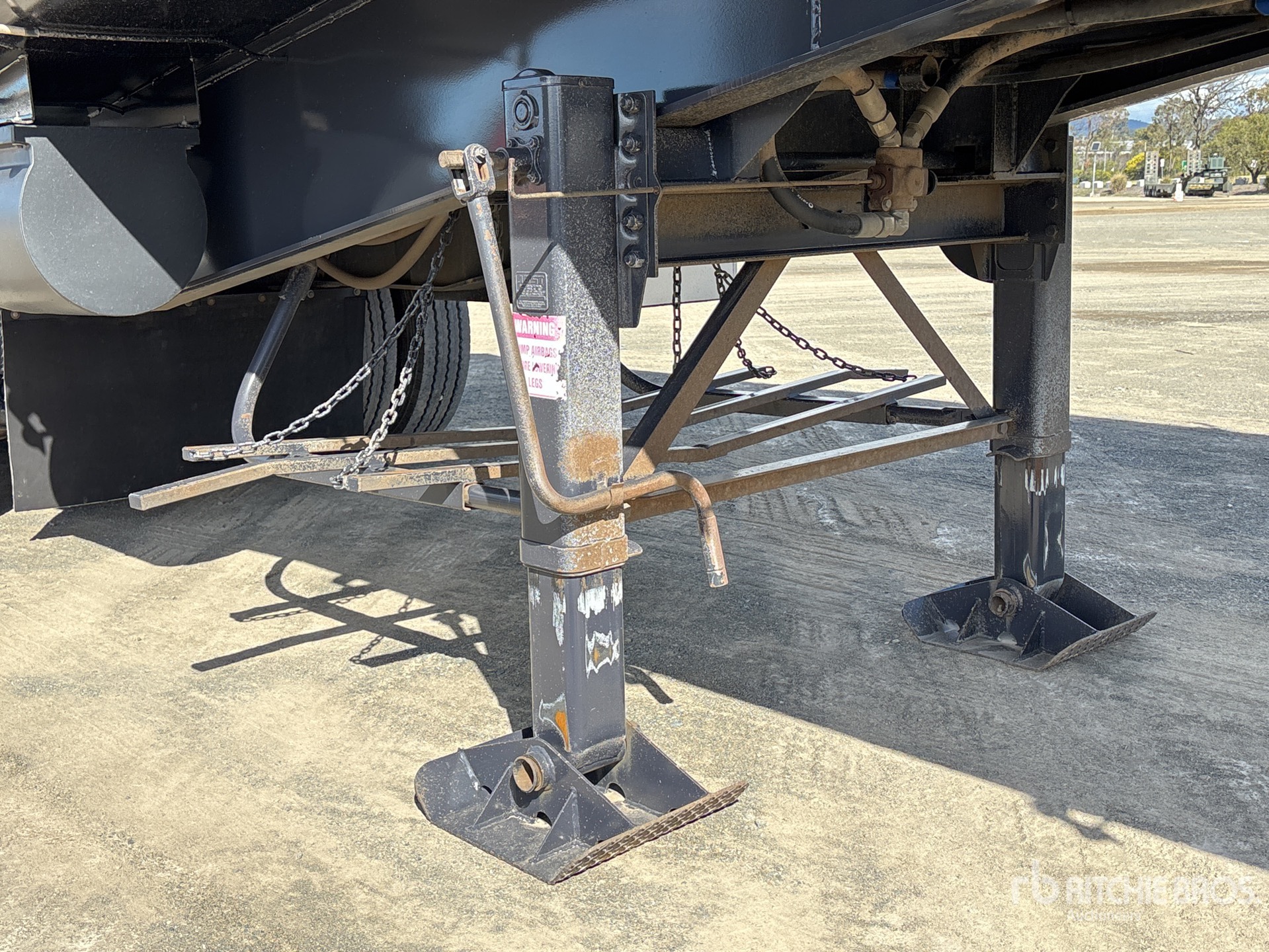2022 Moore 9.9 M TRI/A STEP DECK