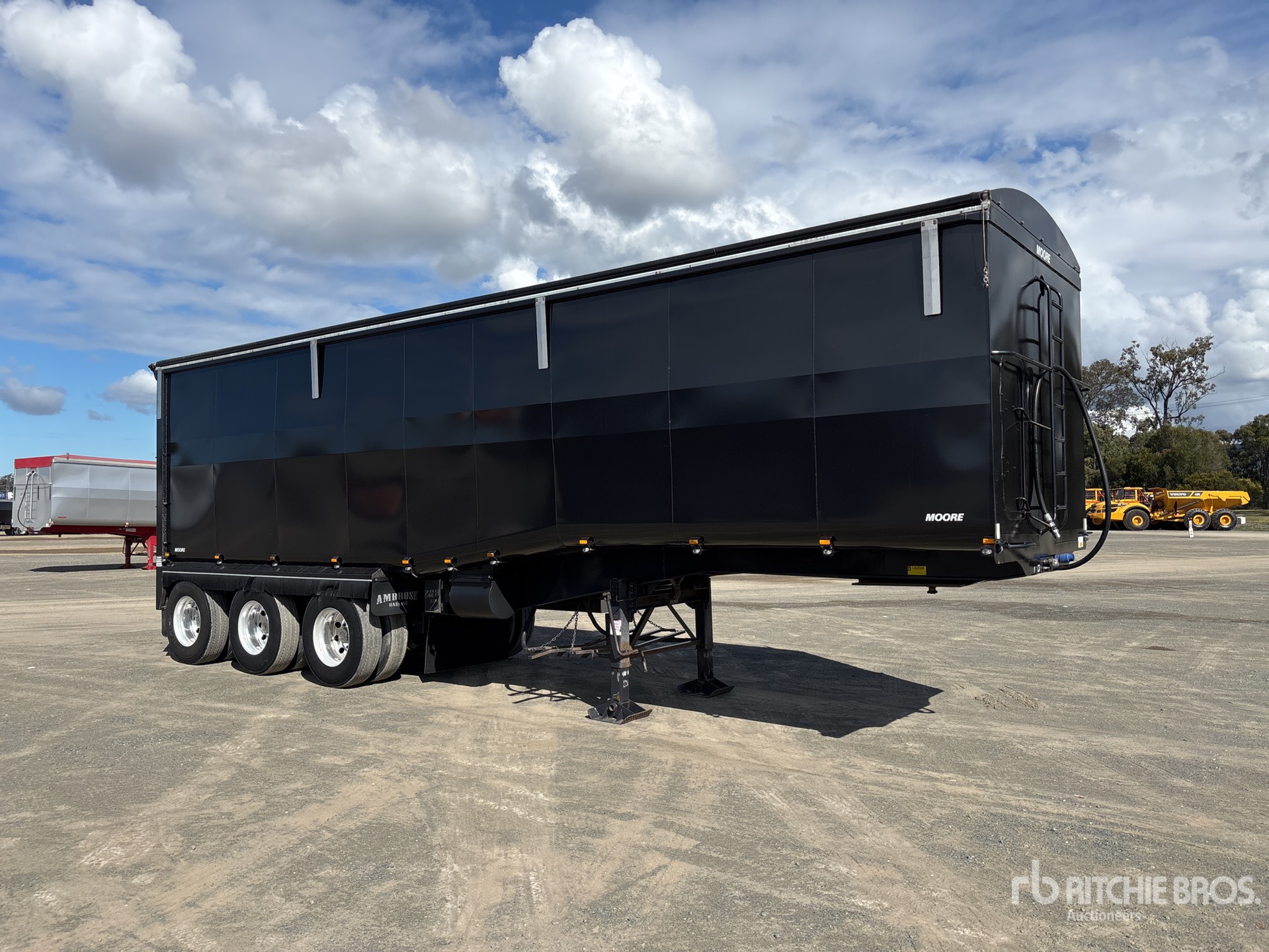 2022 Moore 9.9 M TRI/A STEP DECK