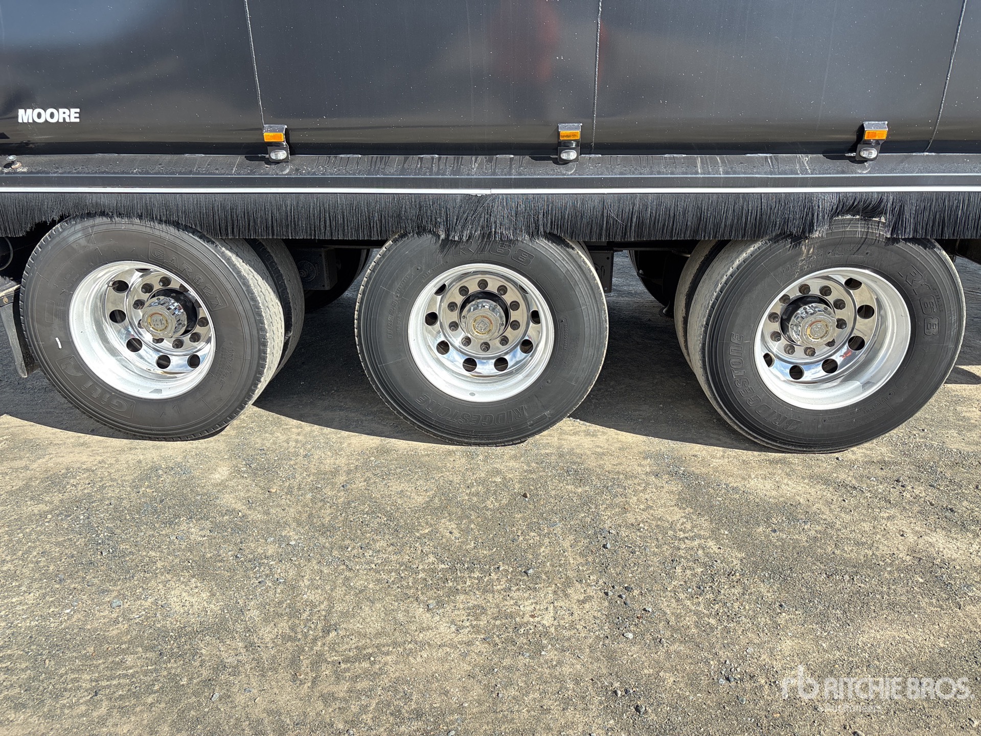2022 Moore 9.9 M TRI/A STEP DECK