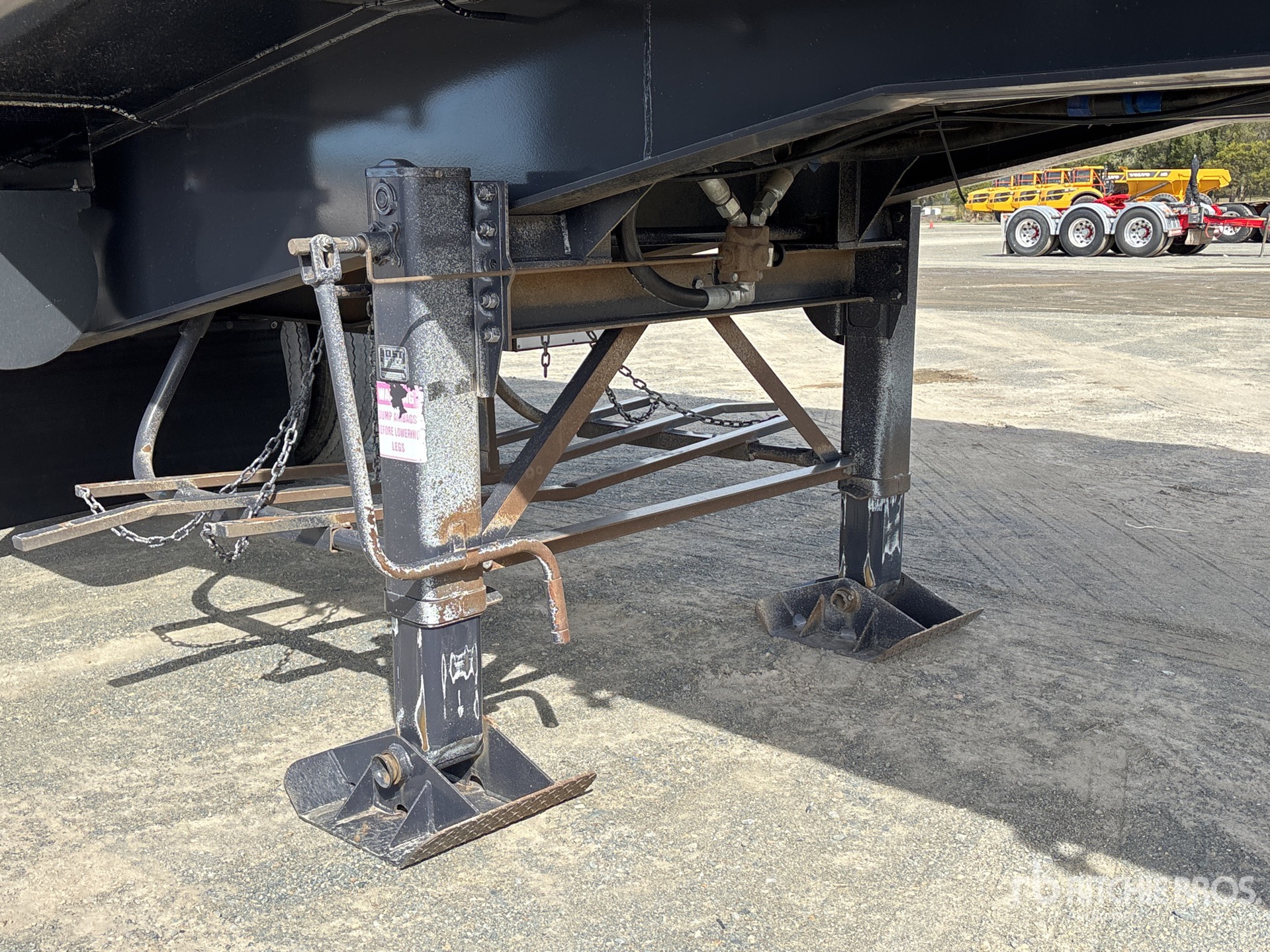 2022 Moore 9.9 M TRI/A STEP DECK