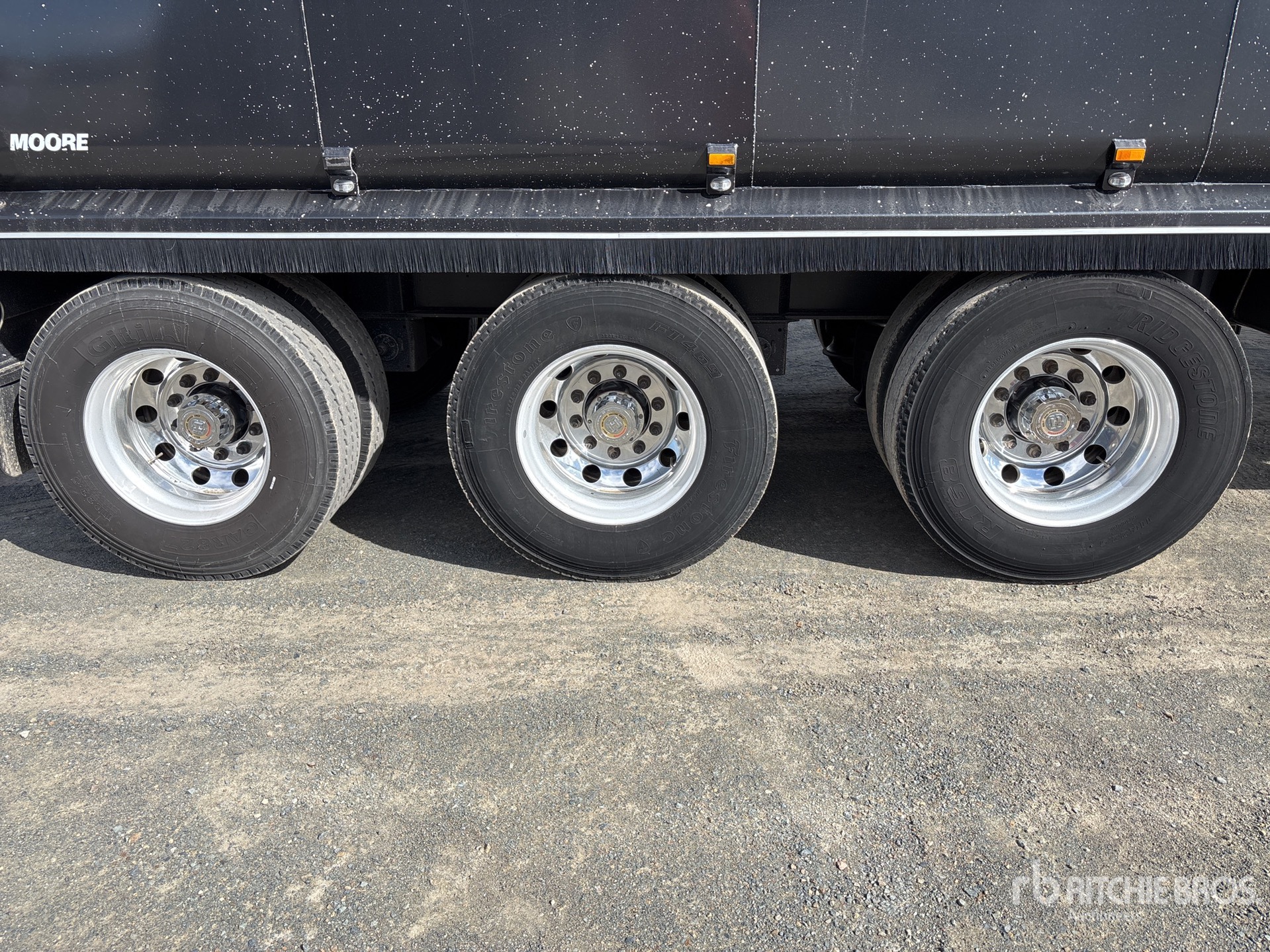 2022 Moore 9.9 M TRI/A STEP DECK