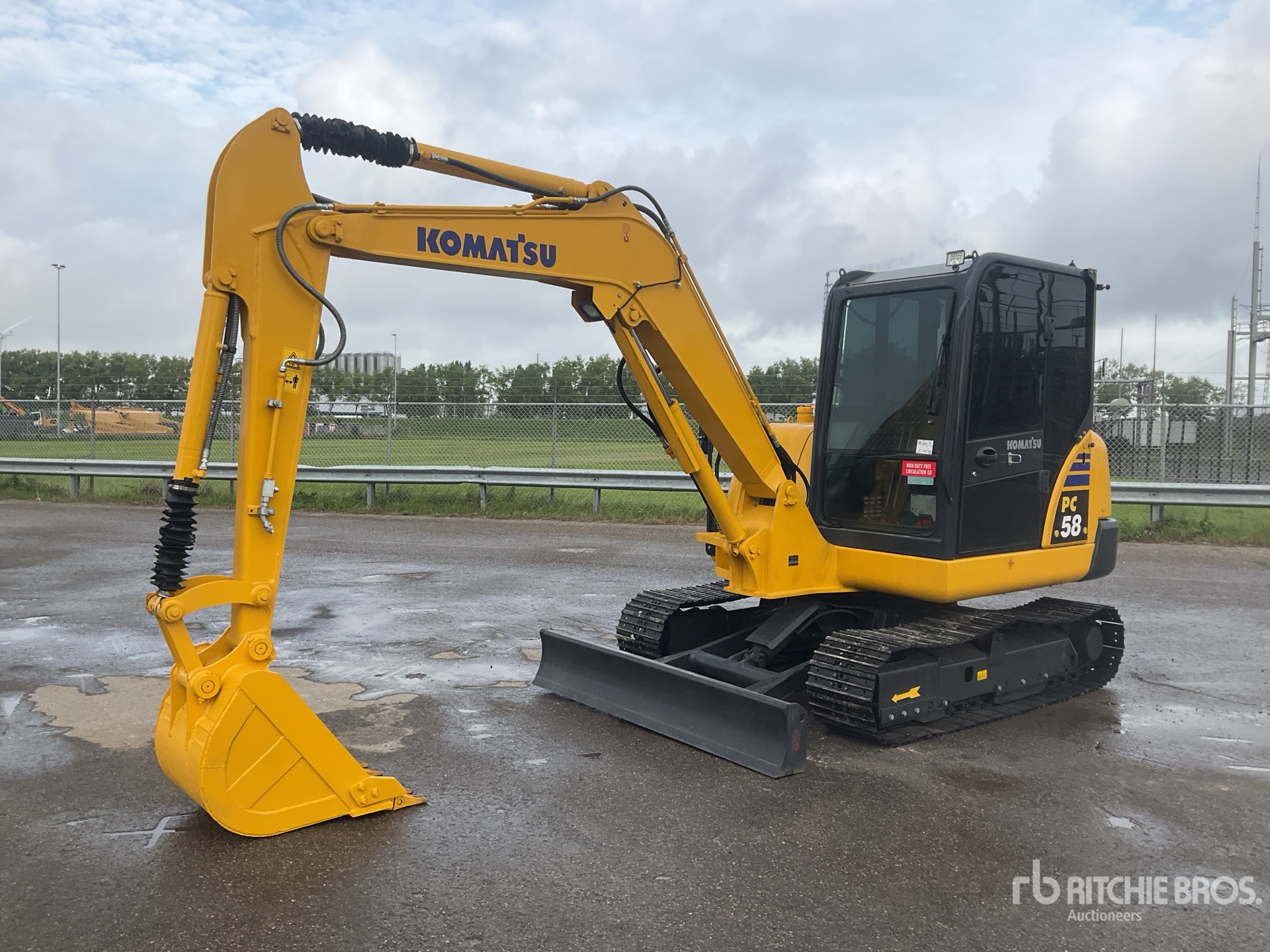 Photo of Komatsu PC58-8
