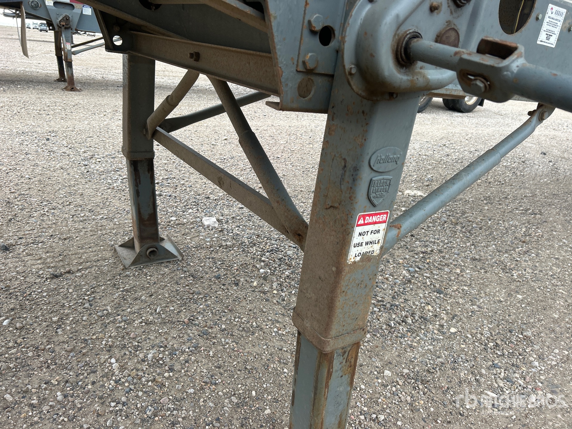 2013 Smithco 32 ft Tri/A