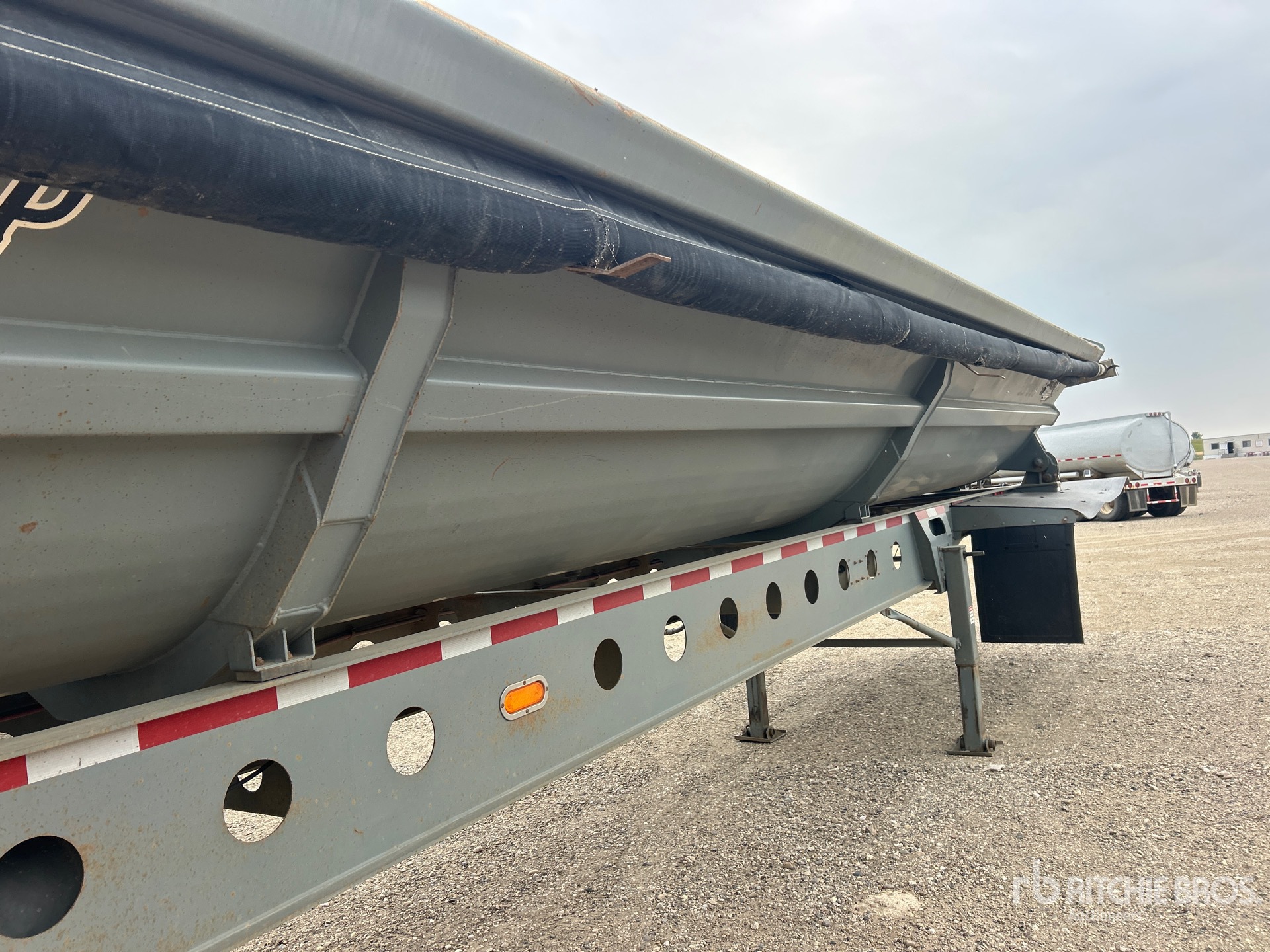 2013 Smithco 32 ft Tri/A