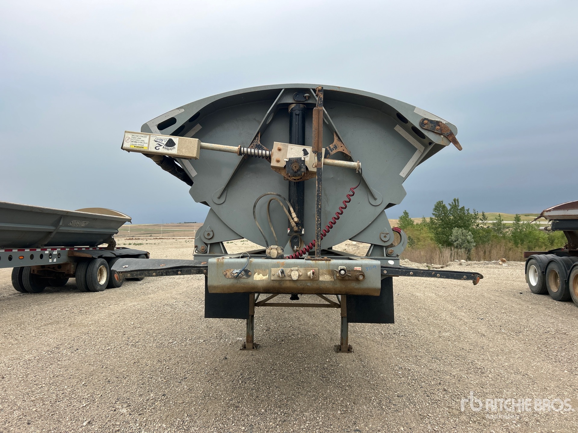 2013 Smithco 32 ft Tri/A