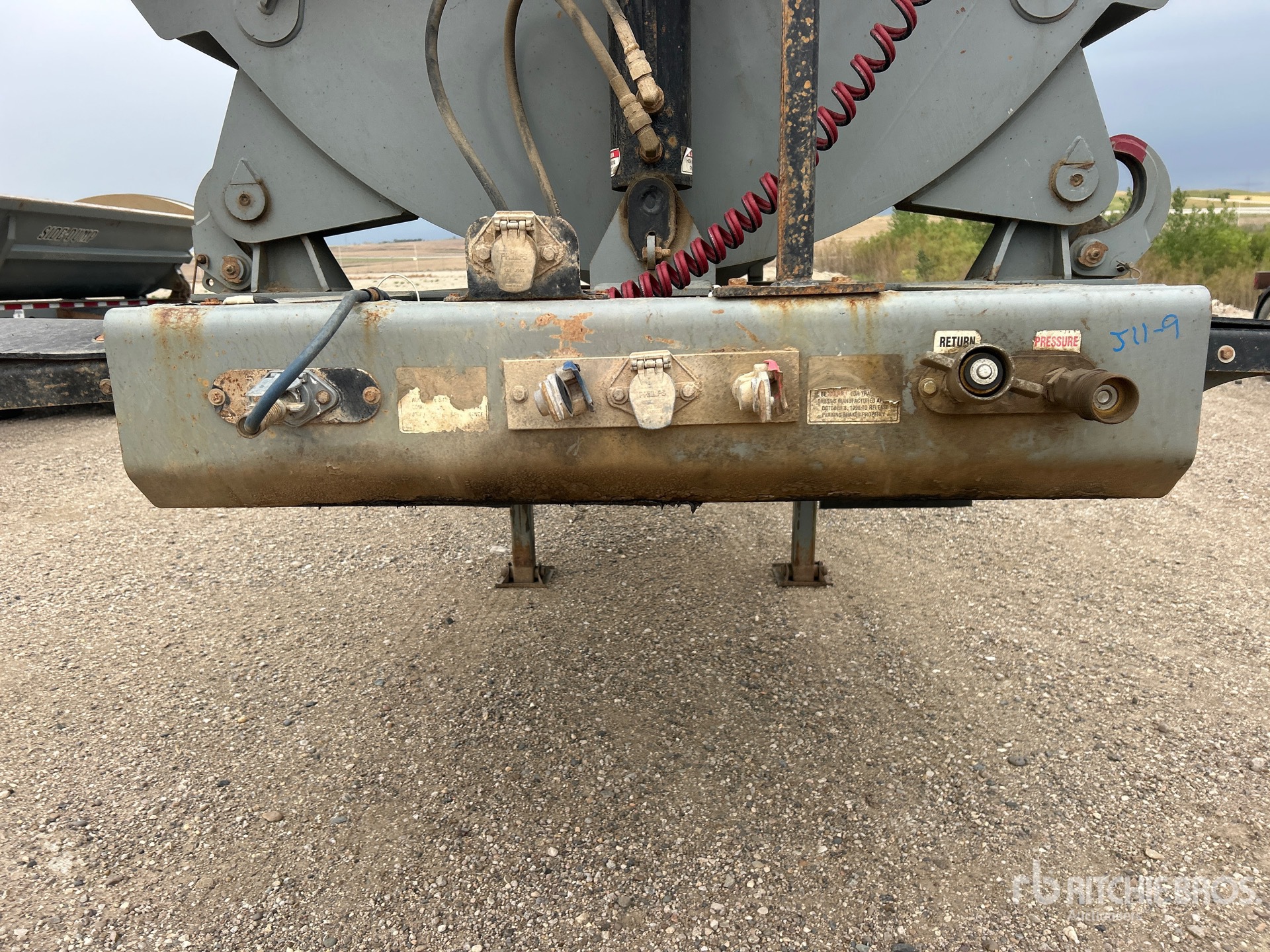 2013 Smithco 32 ft Tri/A