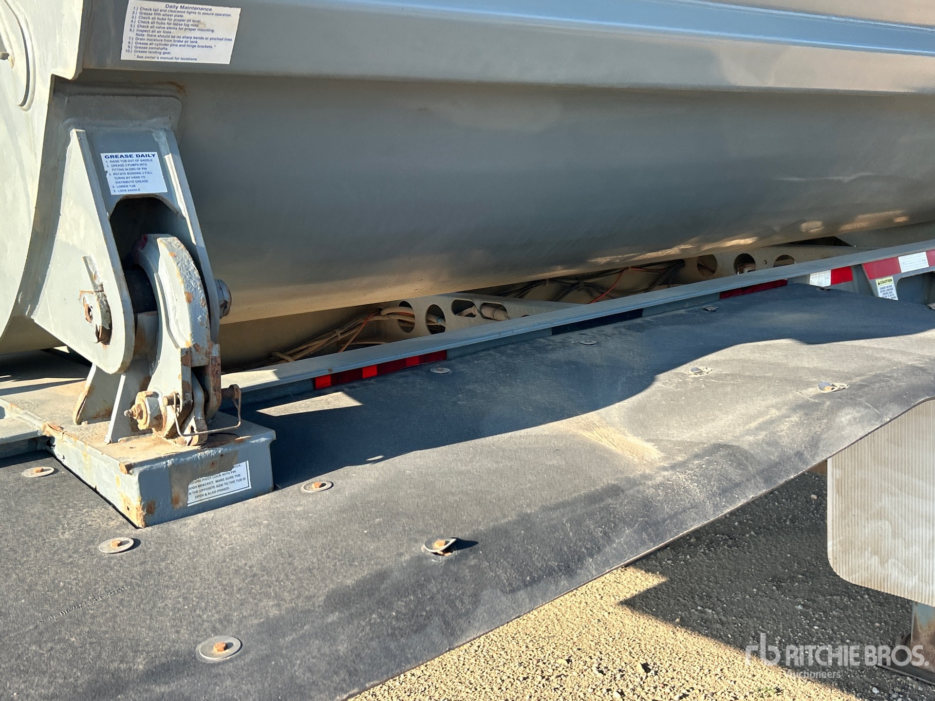 2015 Smithco 32 ft Tri/A