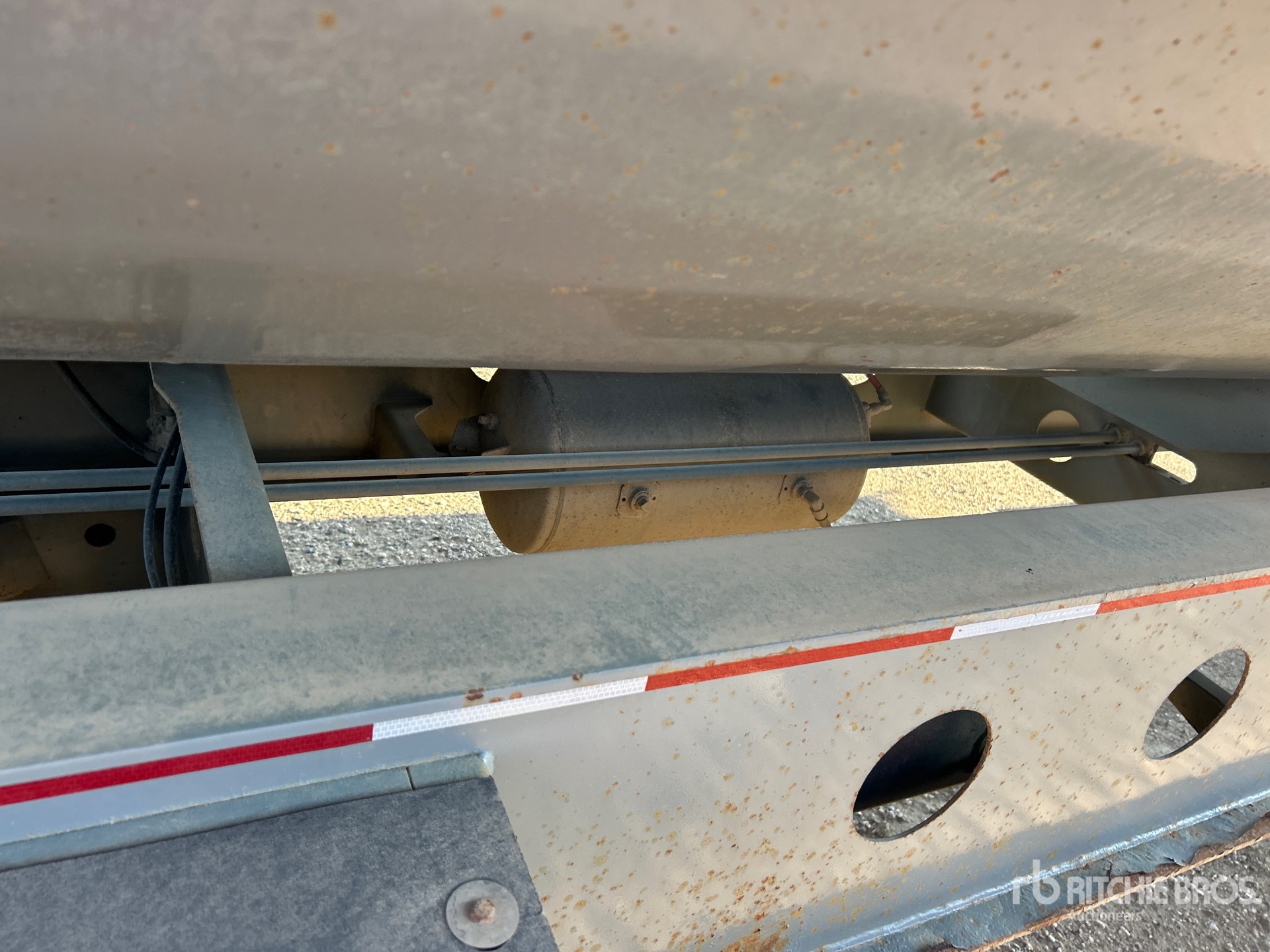 2015 Smithco 32 ft Tri/A