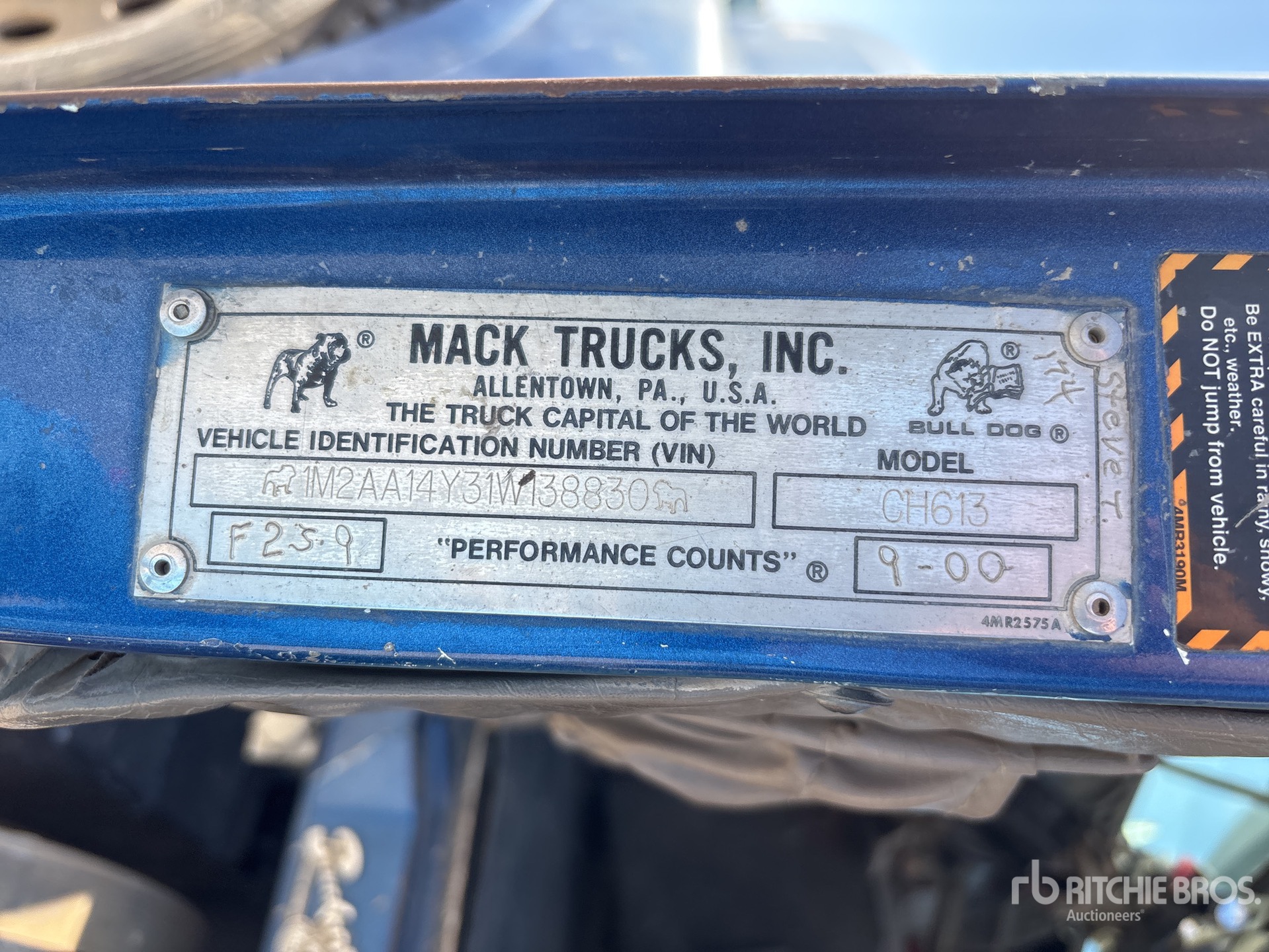 2001 Mack CH613