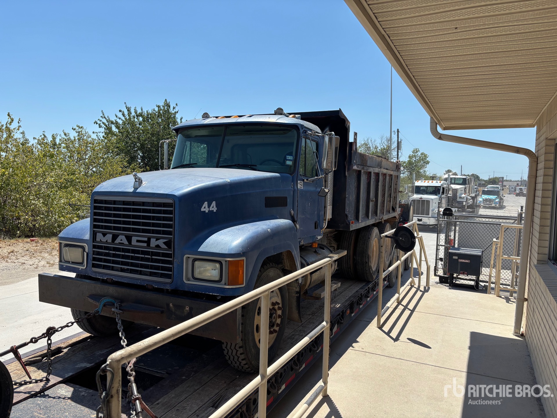 2001 Mack CH613