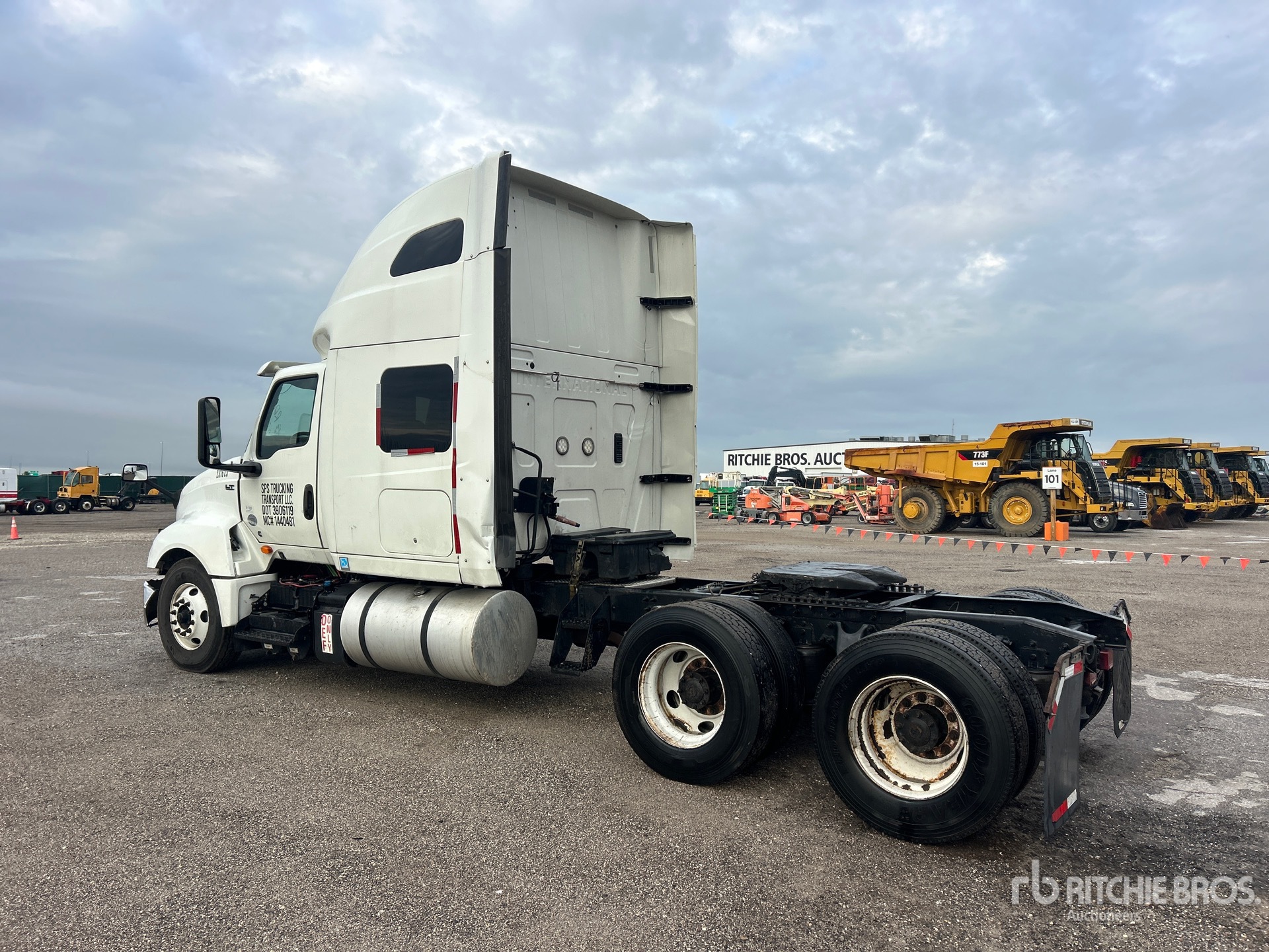 2020 International LT625