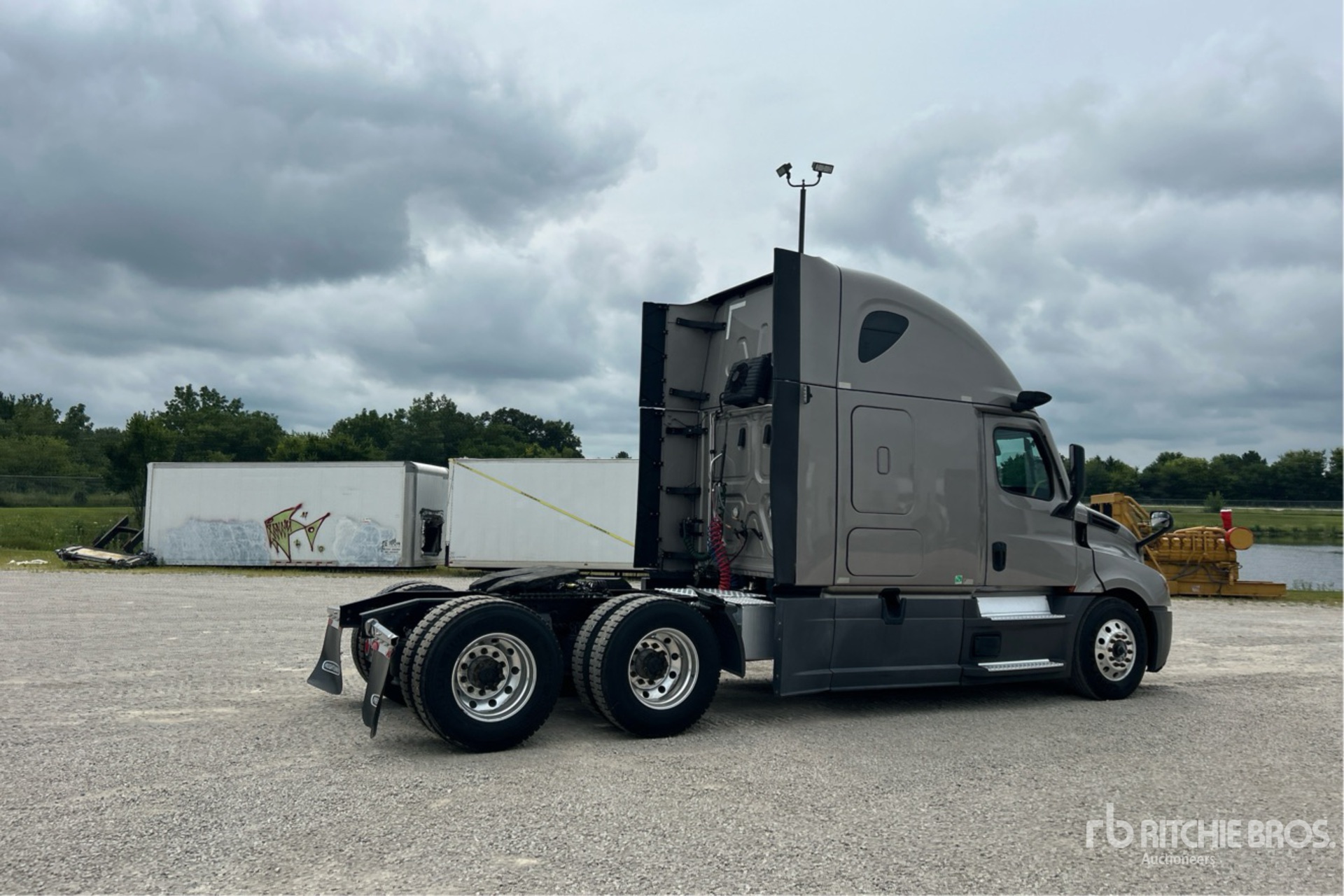 2022 Freightliner CASCADIA 126