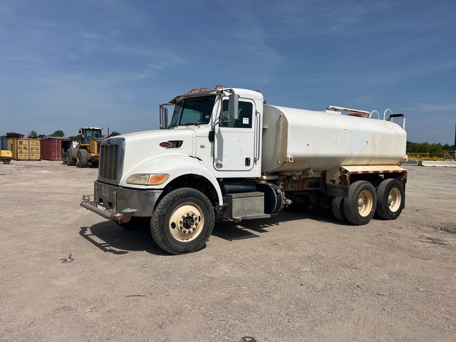2014 Peterbilt 382 4000 gal 6x4 Water Truck