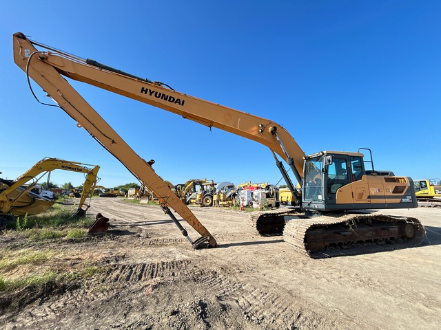 2017 Hyundai HX300LR Long Reach Tracked Excavator