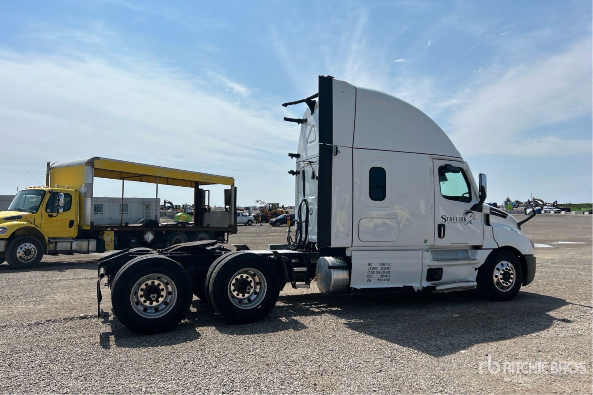 2023 Freightliner CASCADIA 126