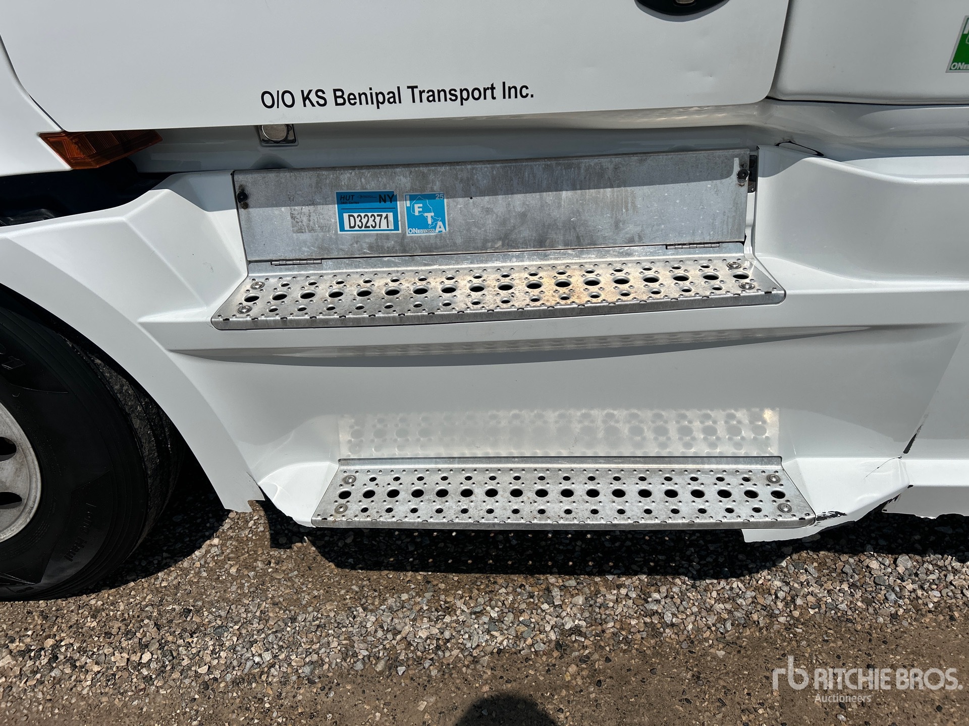 2023 Freightliner CASCADIA 126