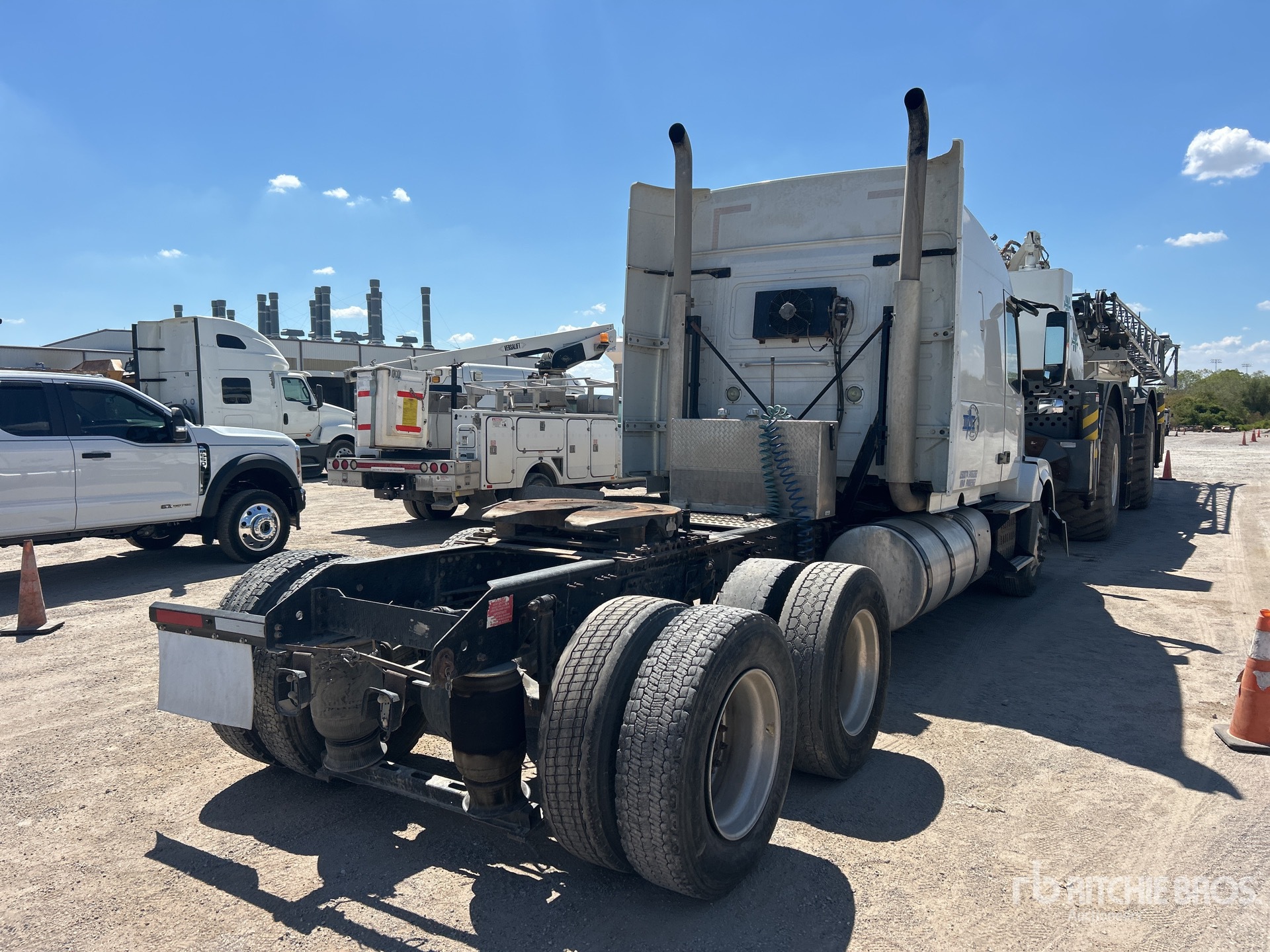 2015 Volvo VLN630