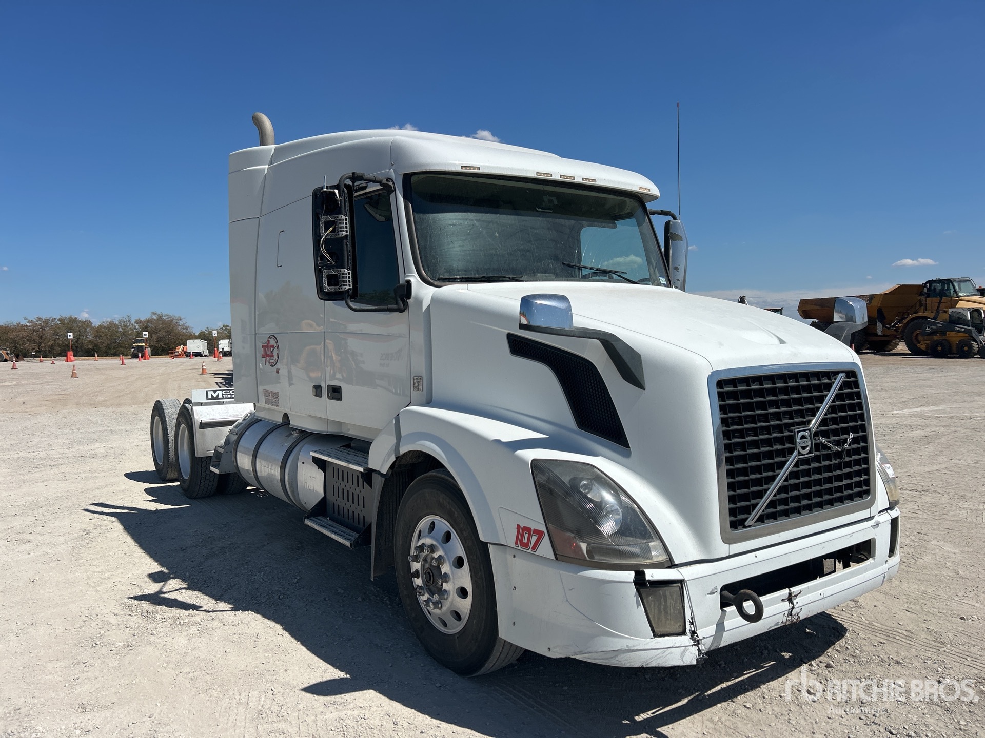 2016 Volvo VLN630