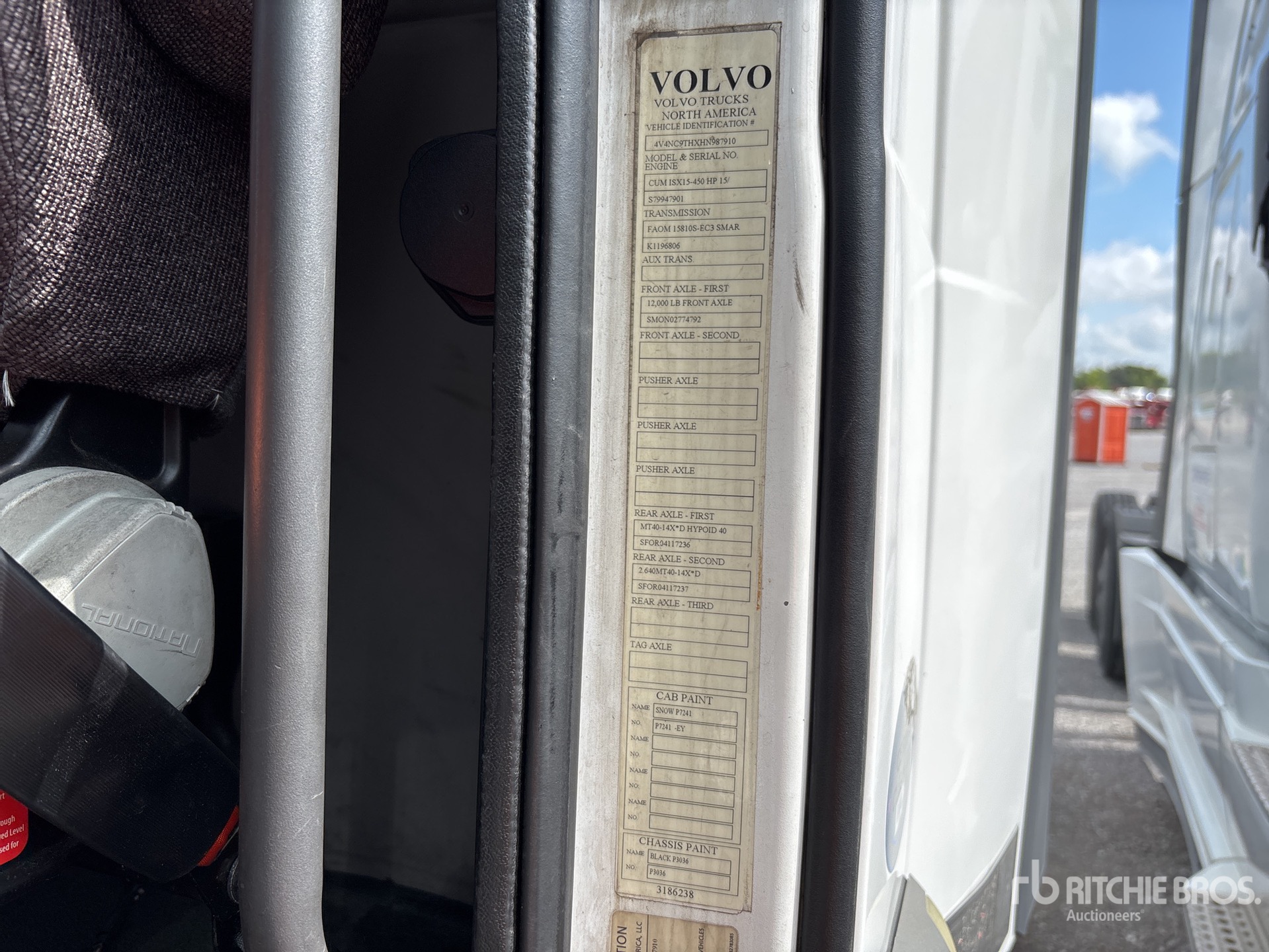 2017 Volvo VNL64T