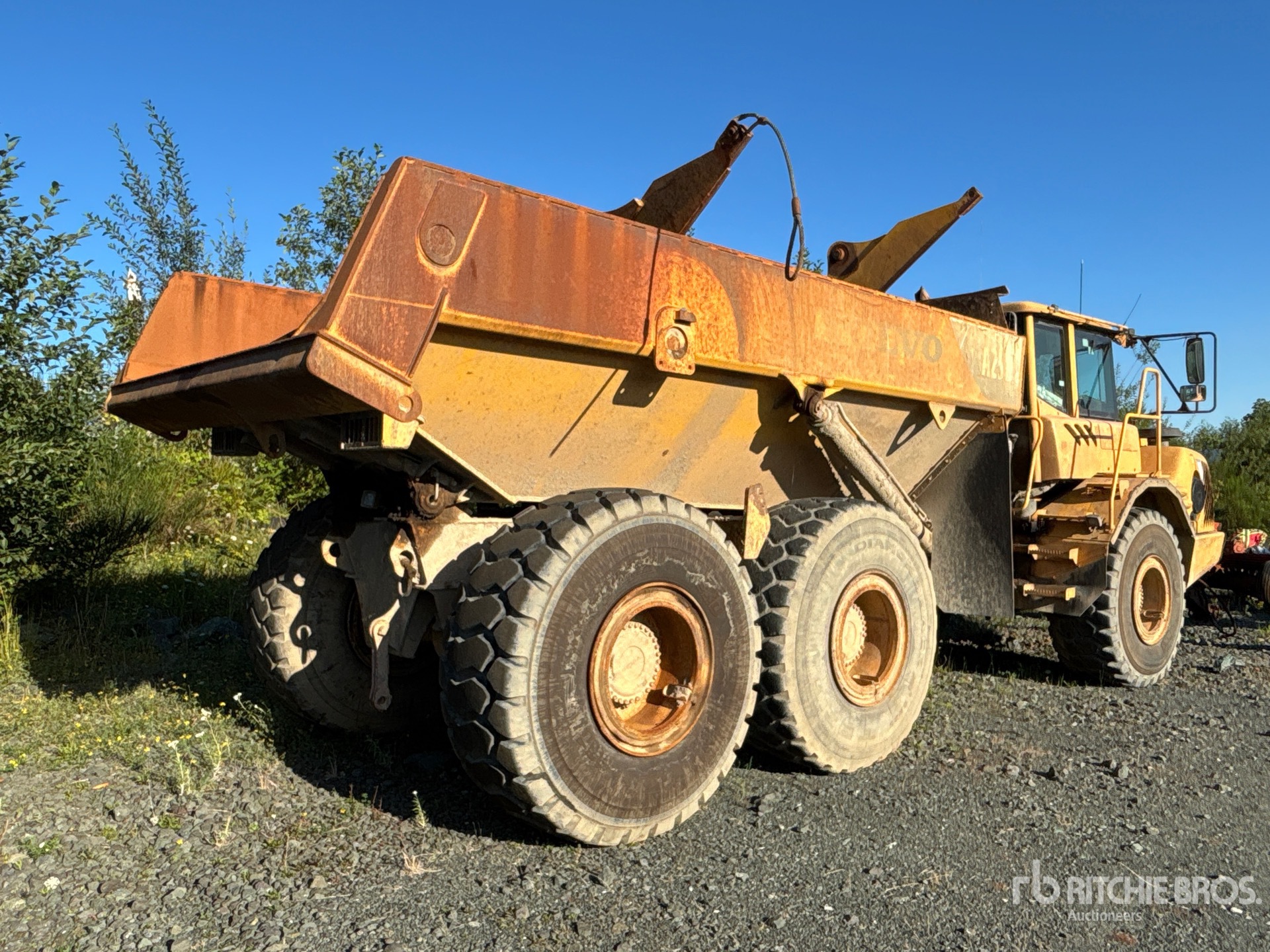 General Appearance with Picture, Right Rear Corner