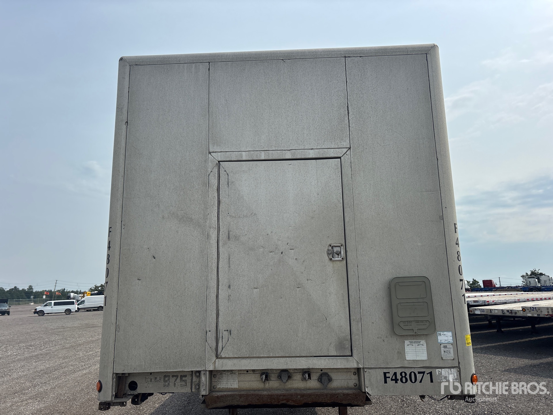 2005 Chaparral 48 ft T/A Spread Axle