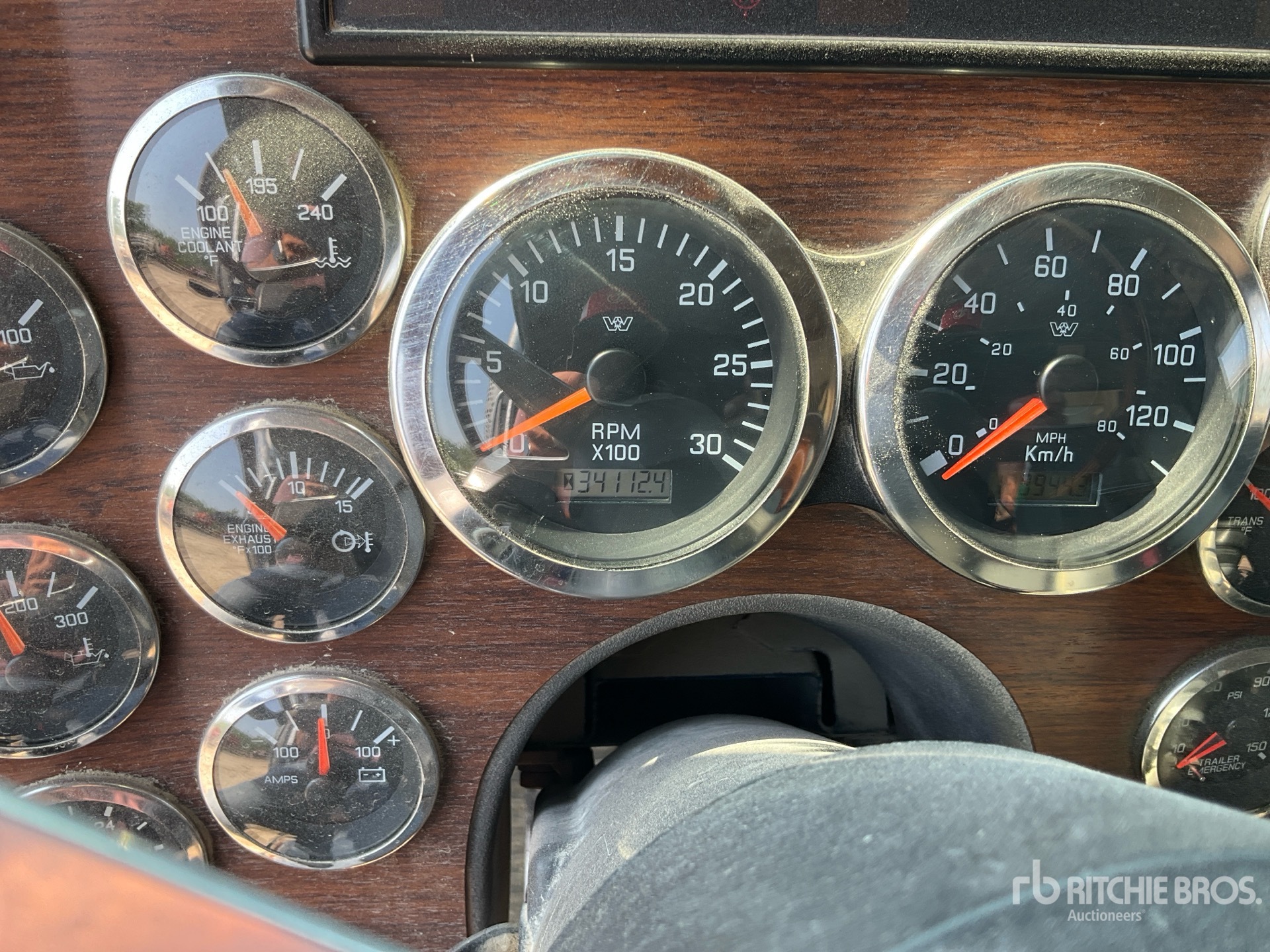 4 Transmision with Engine Hours