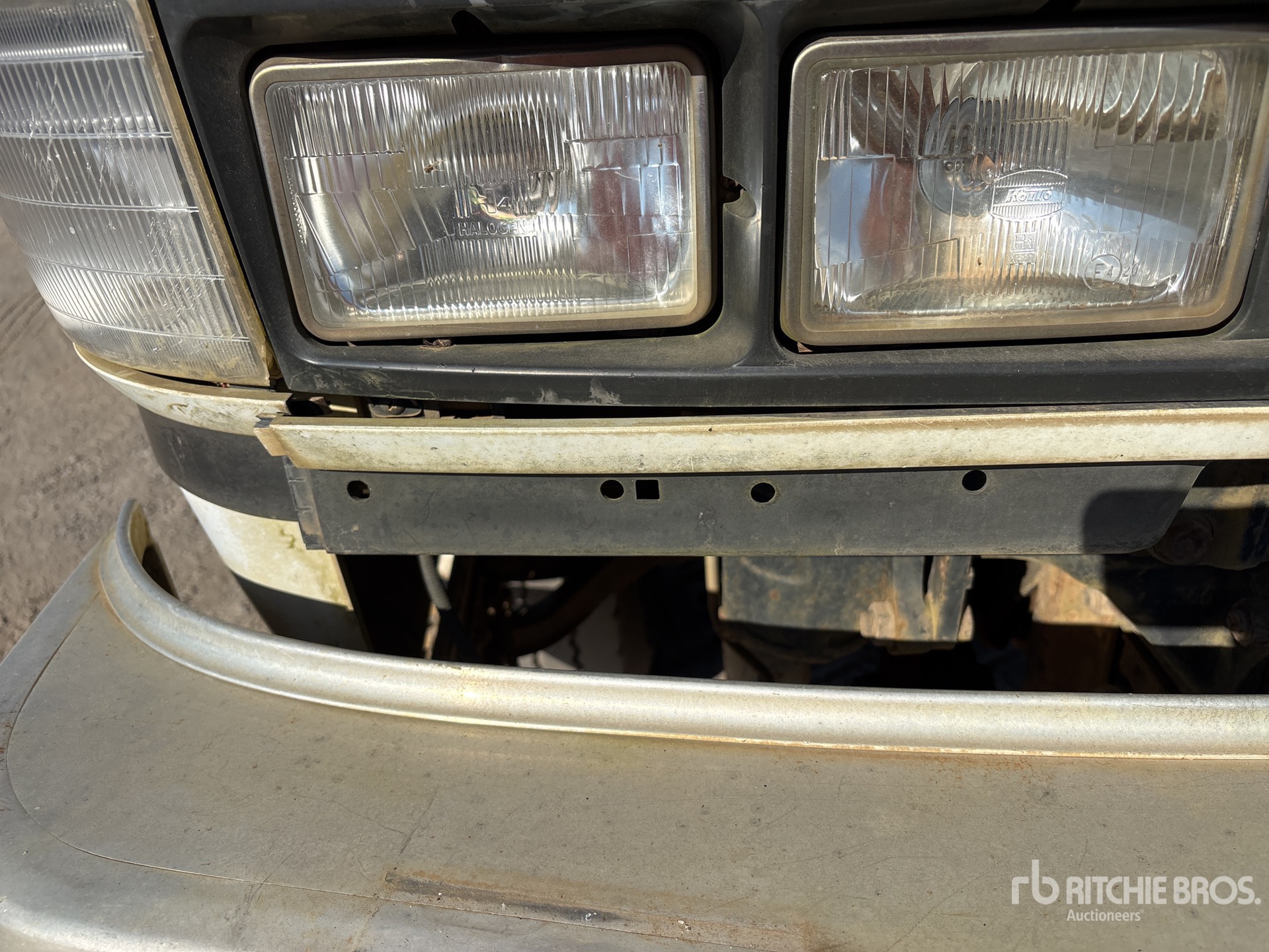 2004 Mitsubishi FV500