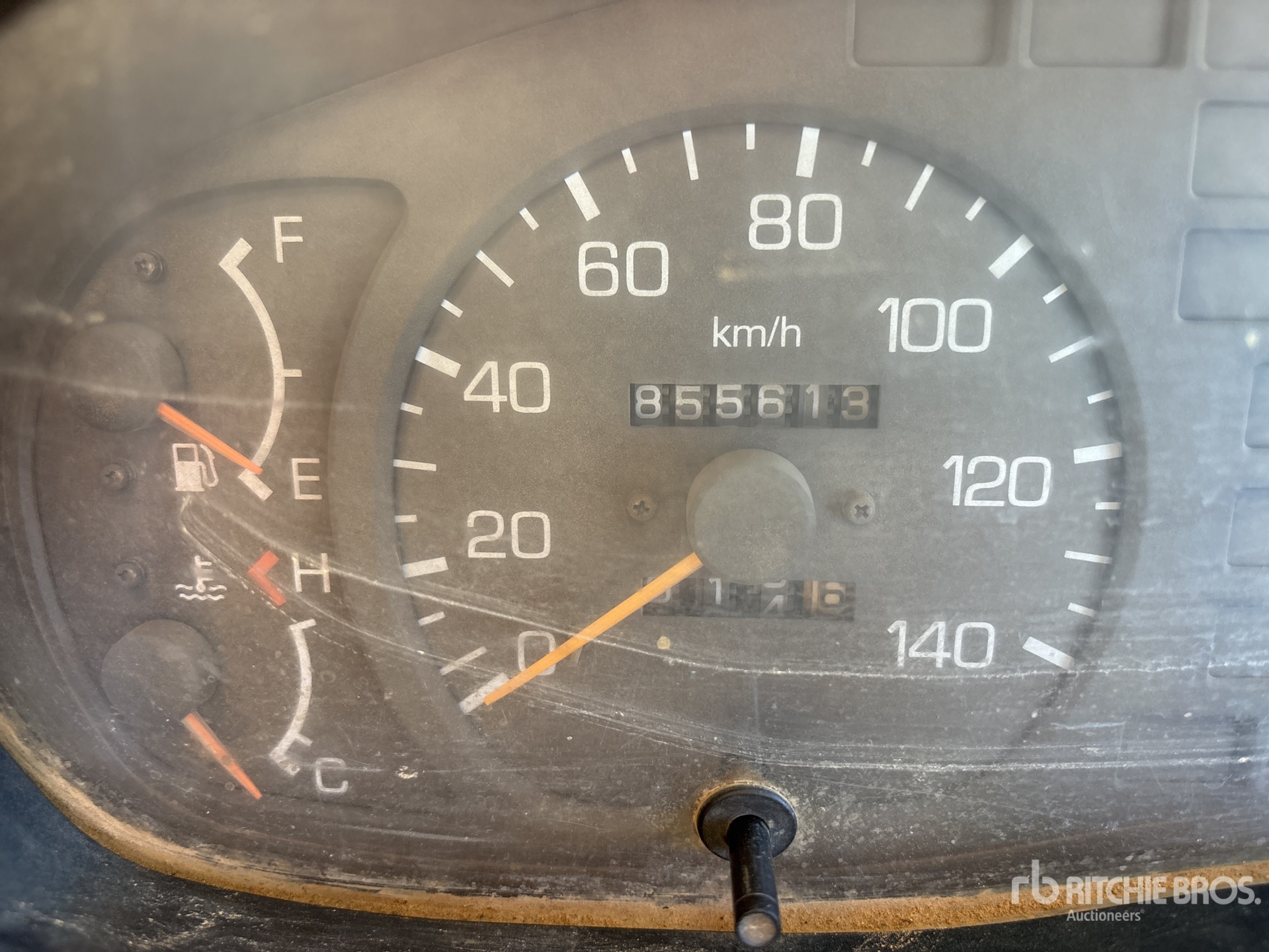 2004 Mitsubishi FV500
