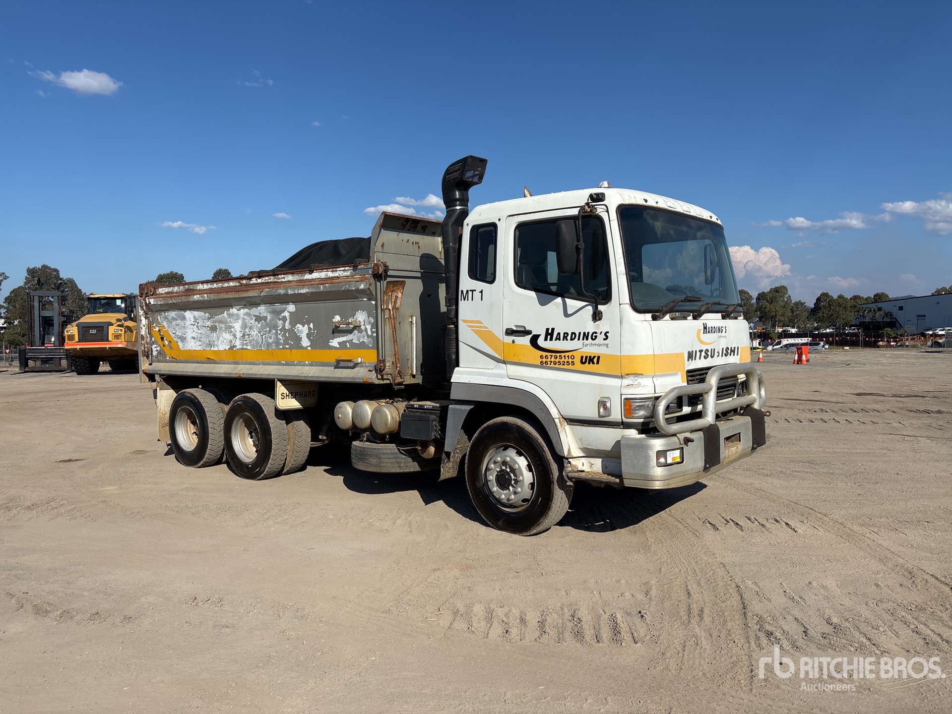 2004 Mitsubishi FV500