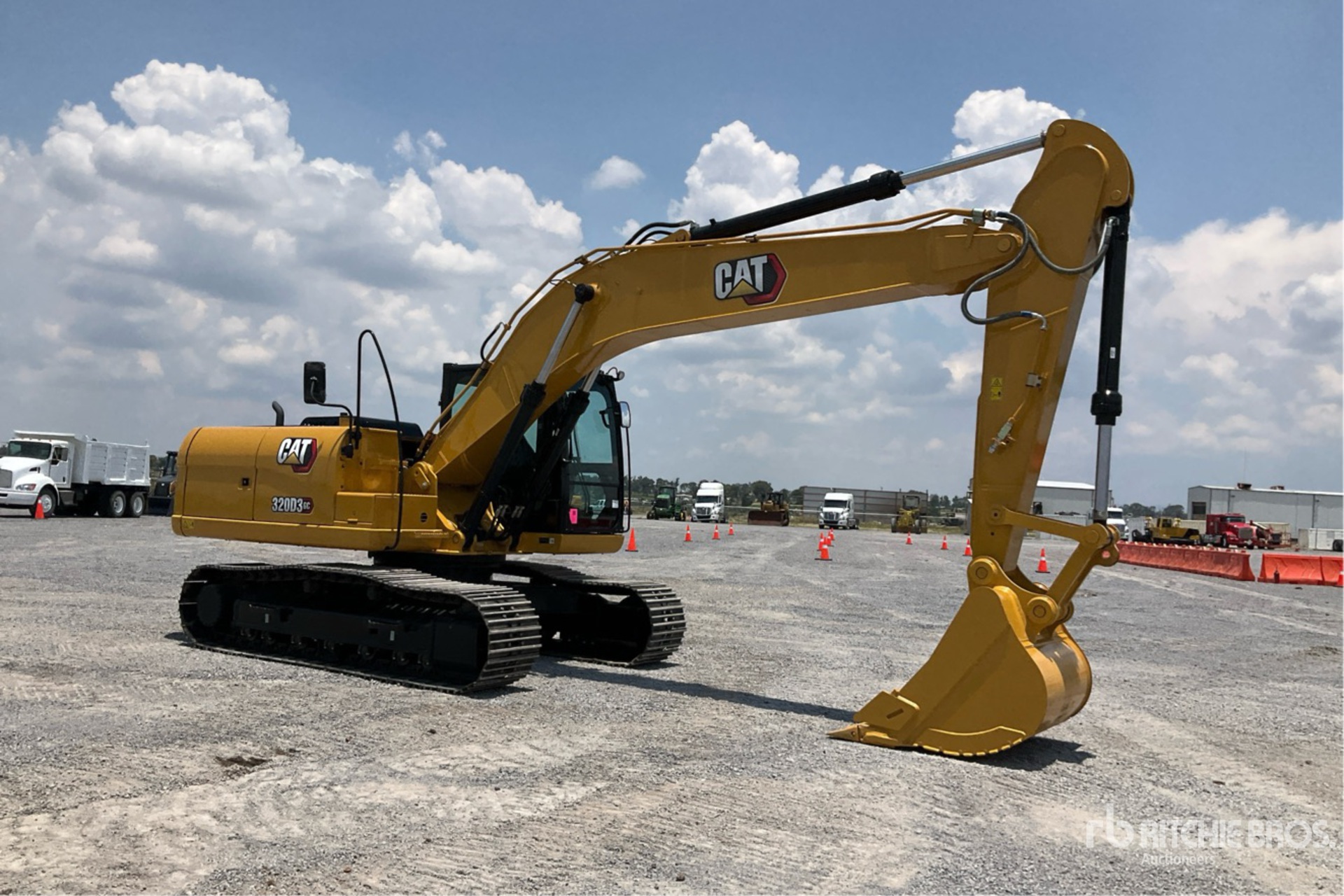 2025 Caterpillar 320D3 GC