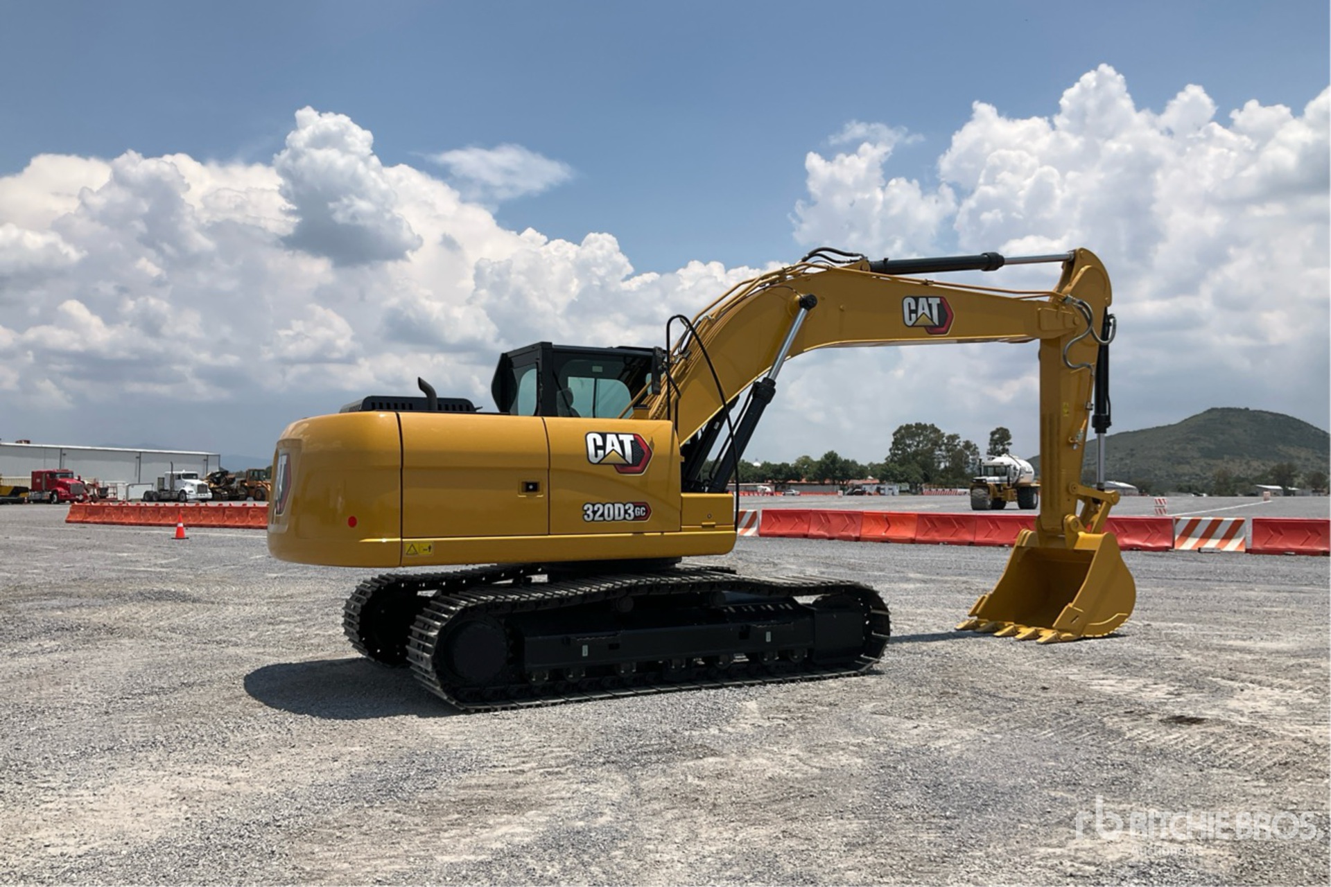 2025 Caterpillar 320D3 GC