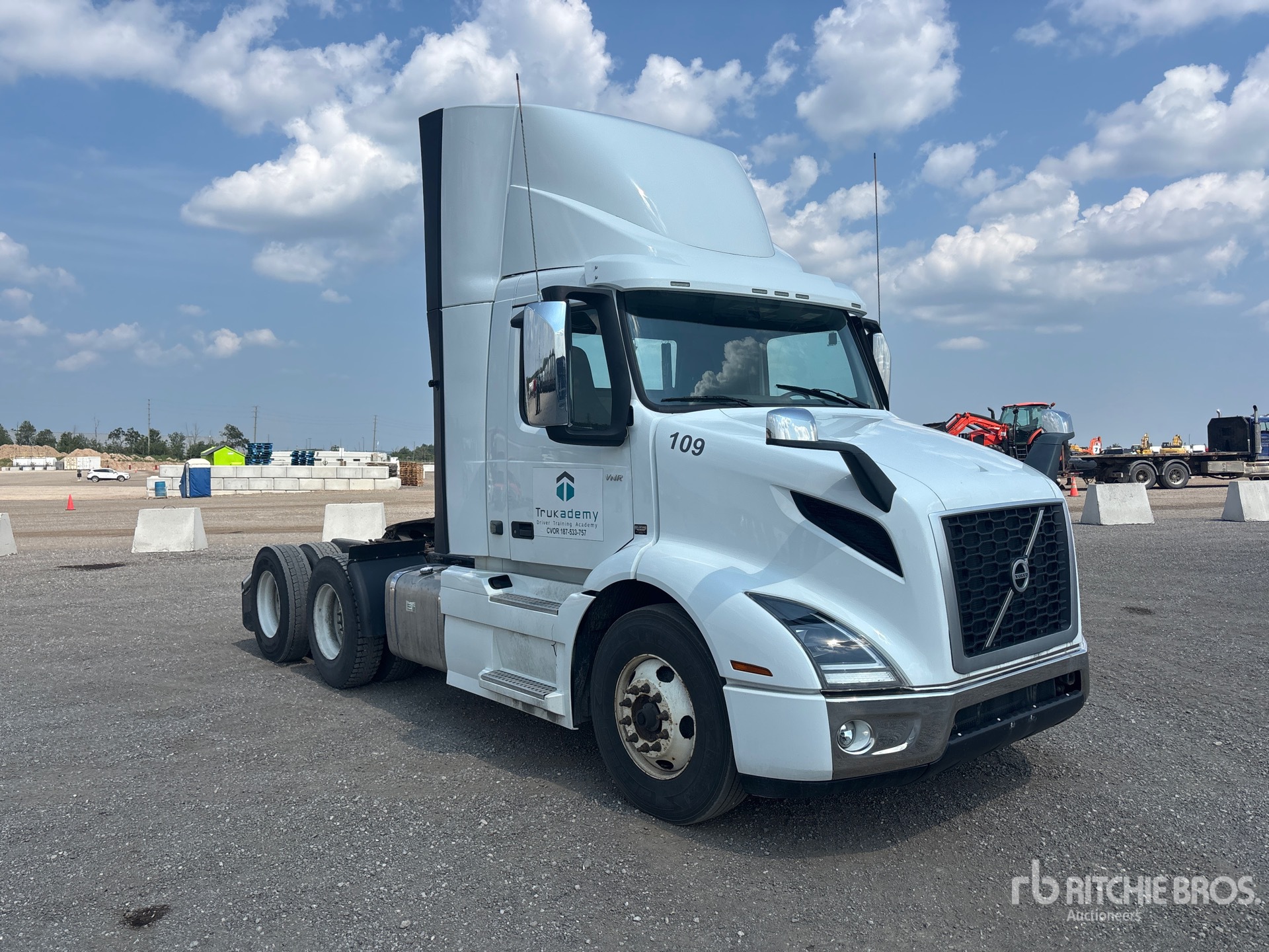 2020 Volvo VNR