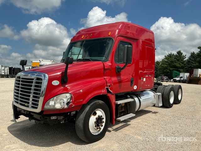 2015 Freightliner Cascadia 125 T/A Sleeper Truck Tractor